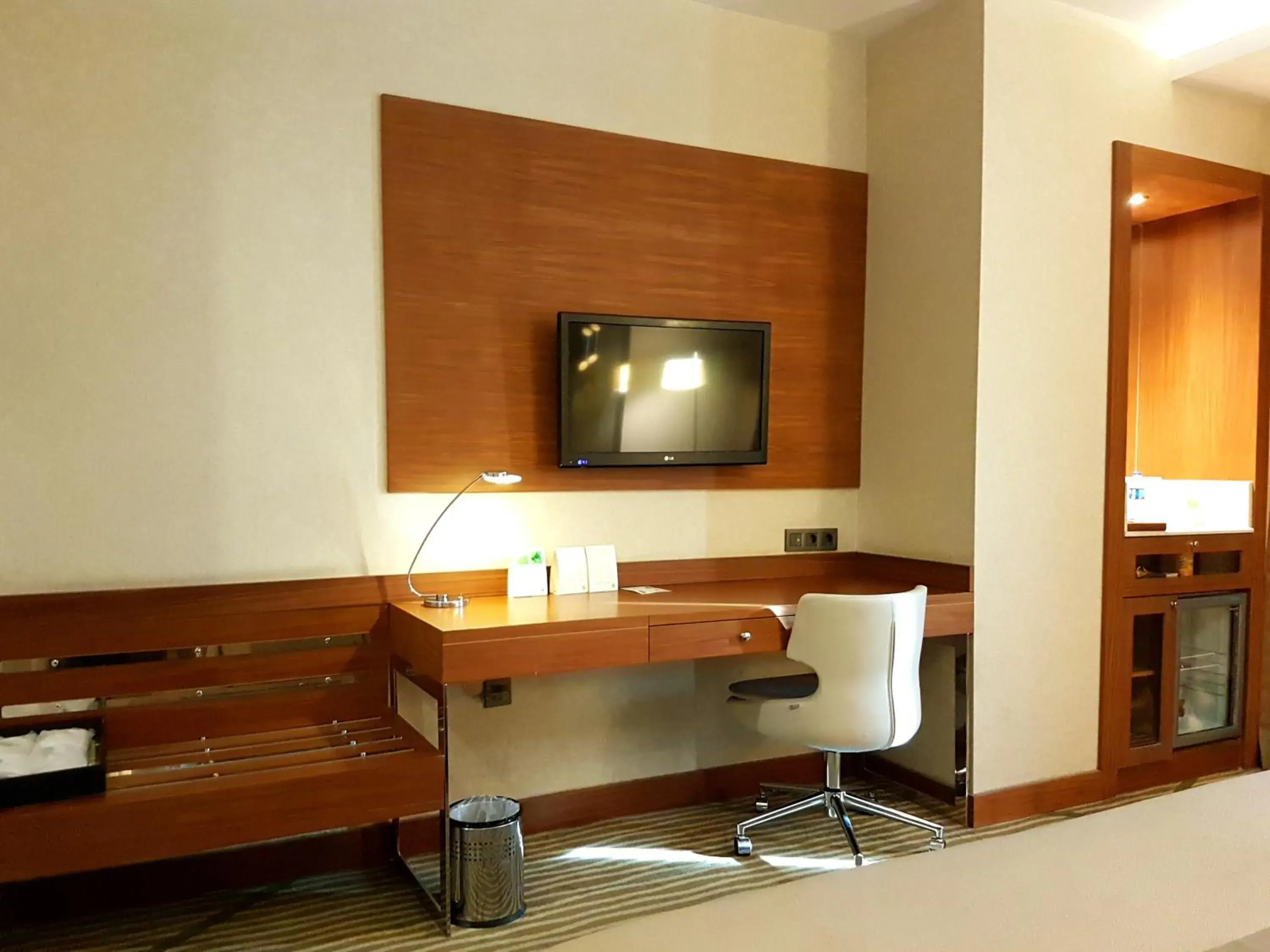Standard Twin Room - Smoking in Holiday Inn Gaziantep by IHG Standard Twin Room - Smoking in Holiday Inn Gaziantep by IHG