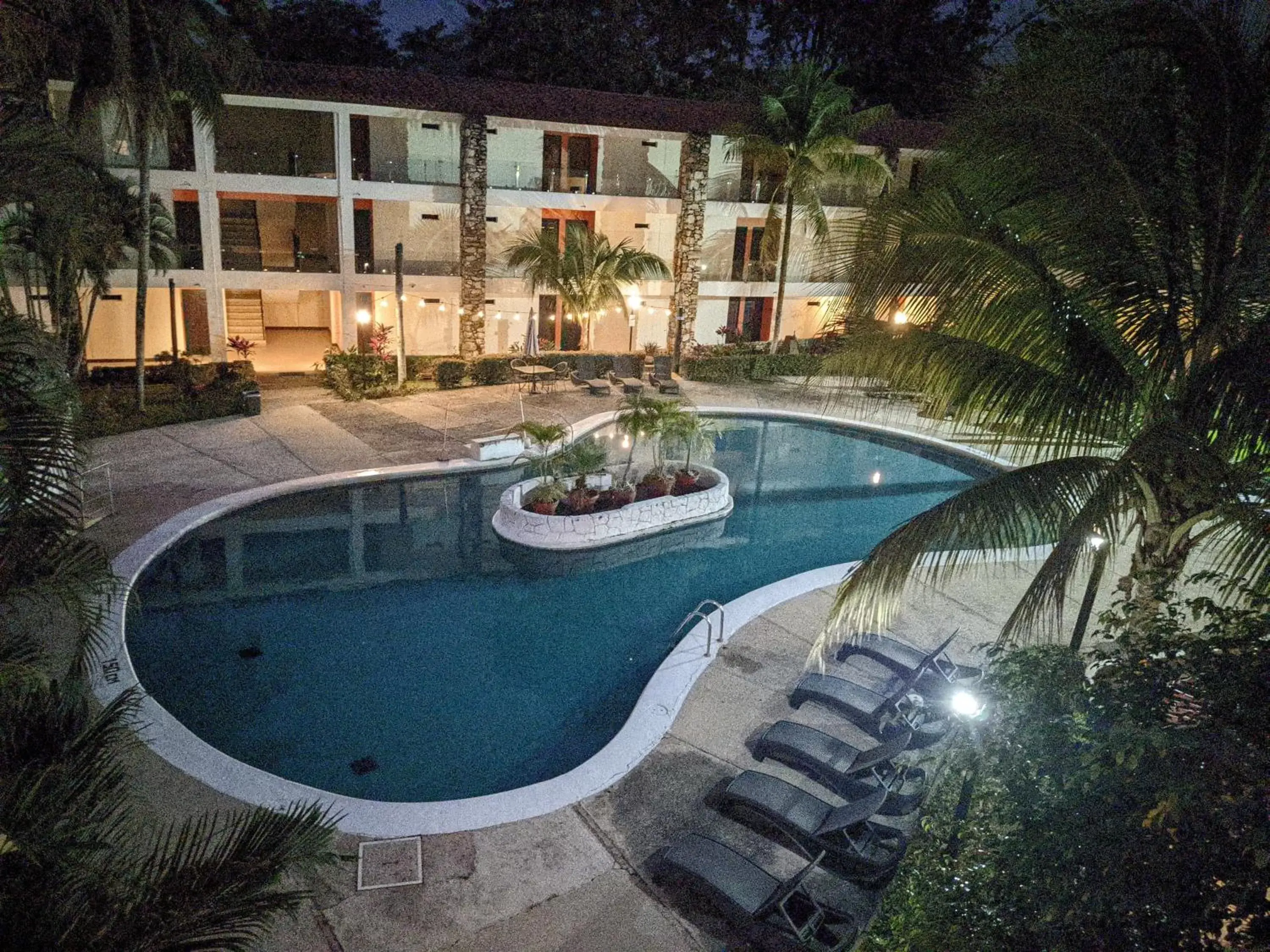 Bird's eye view, Swimming Pool in Hotel Plaza Palenque