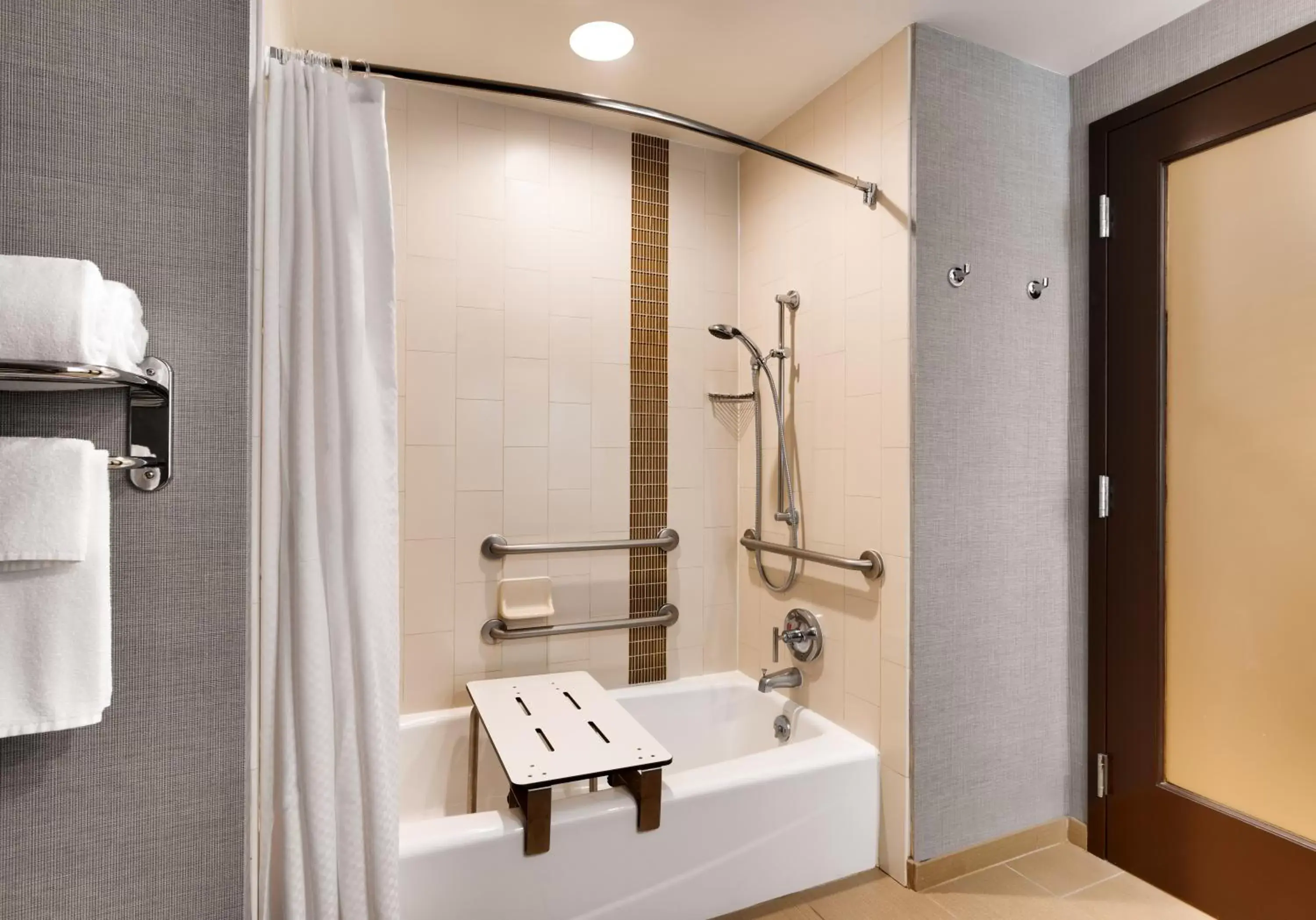 Bathroom in Hyatt Place Emeryville/San Francisco Bay Area