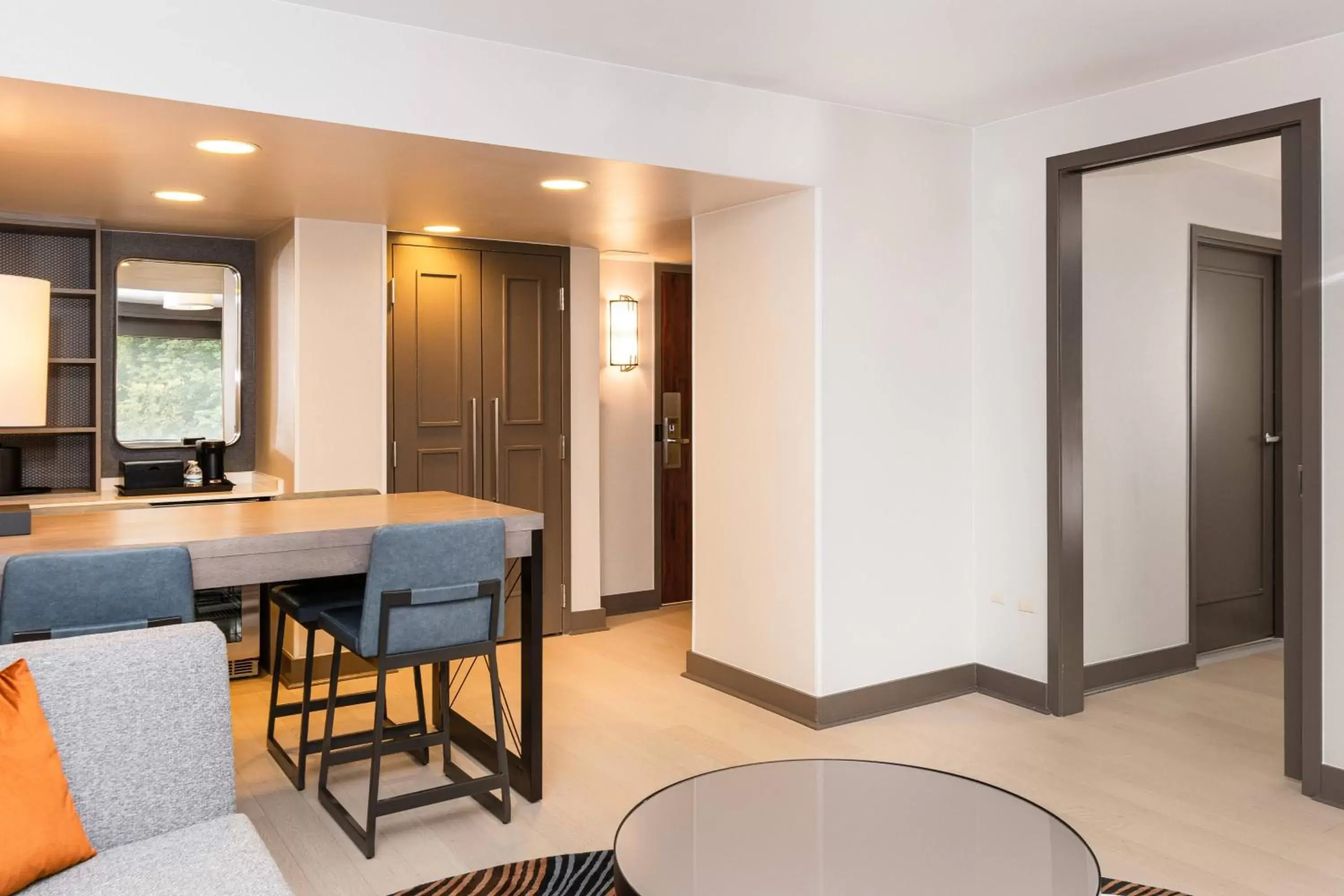 Photo of the whole room, Dining Area in Pittsburgh Airport Marriott