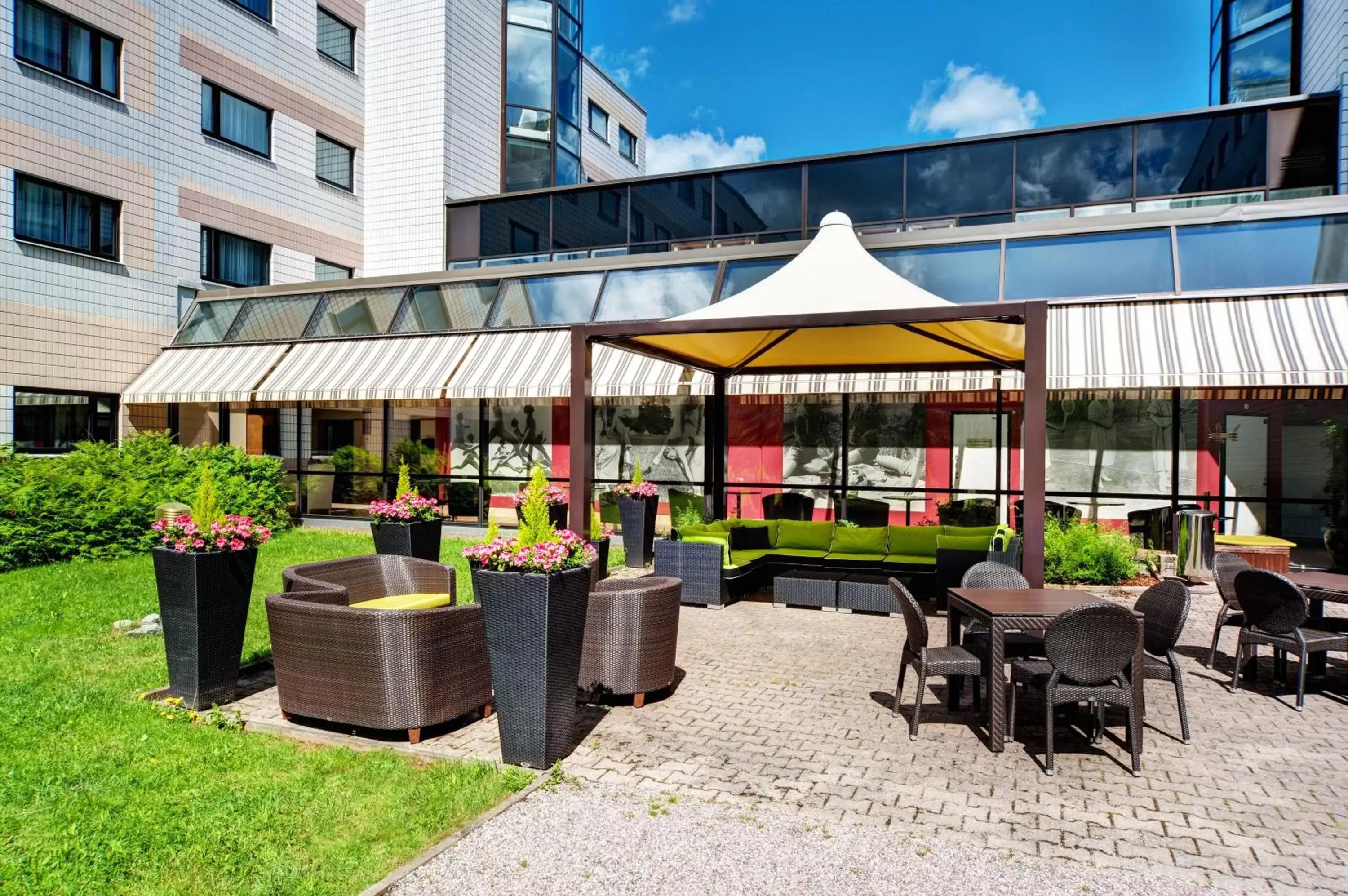 Decorative detail, Restaurant/Places to Eat in Holiday Inn Helsinki-Vantaa Airport, an IHG Hotel