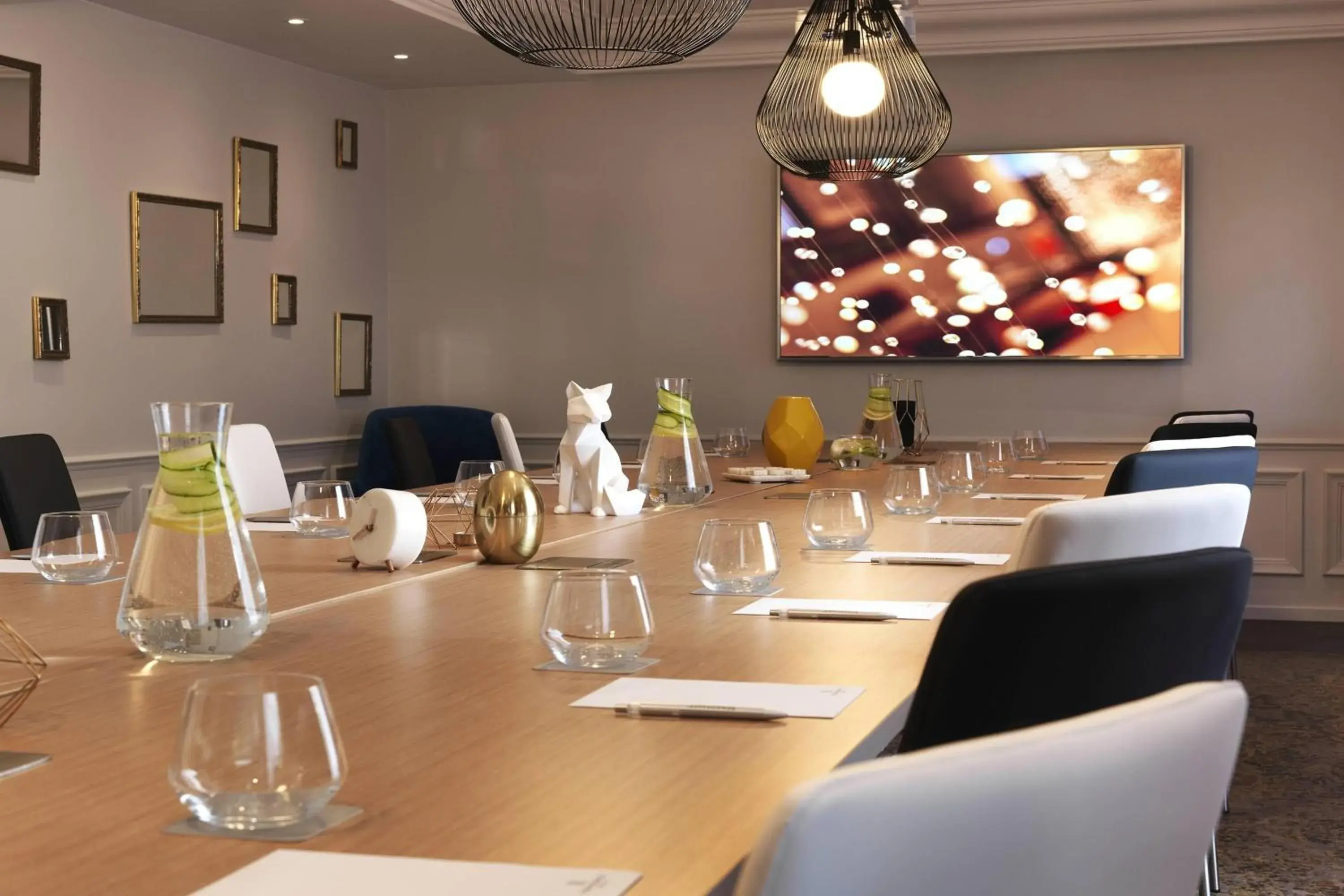 Meeting/conference room, Restaurant/Places to Eat in Renaissance by Marriott Paris Vendome Hotel