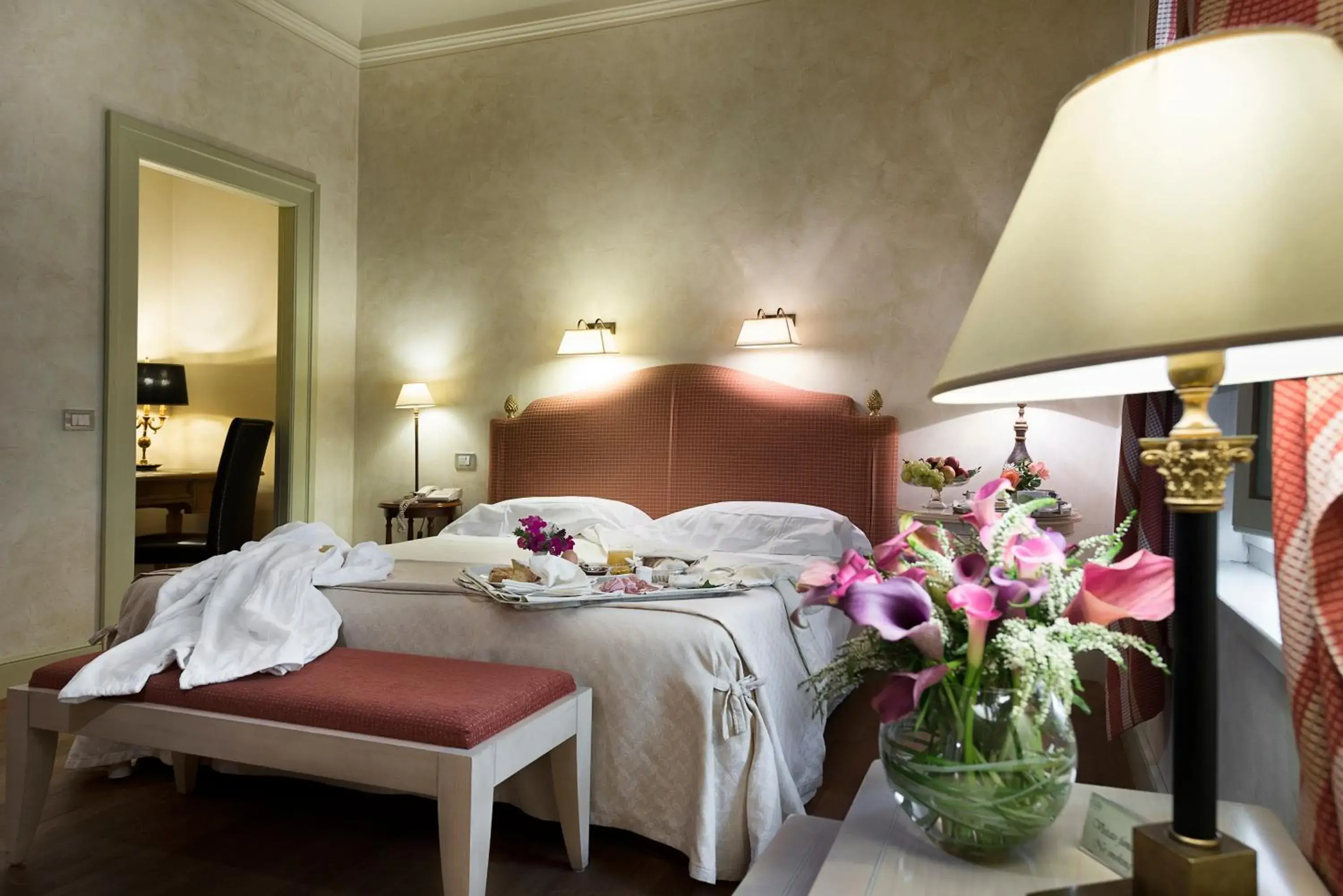 Bed in Posta Donini-Historic Hotel