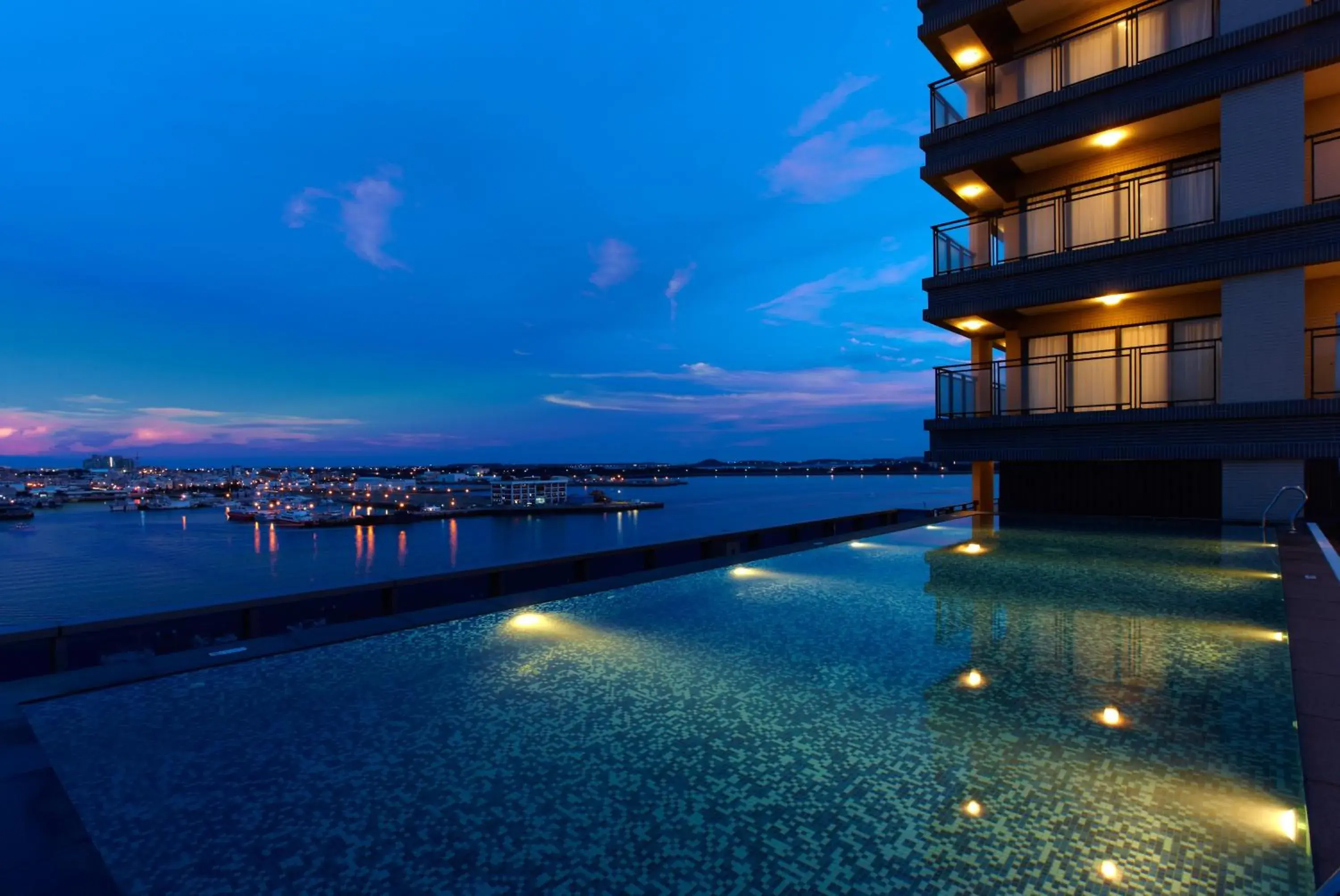 Swimming Pool in Discovery Hotel