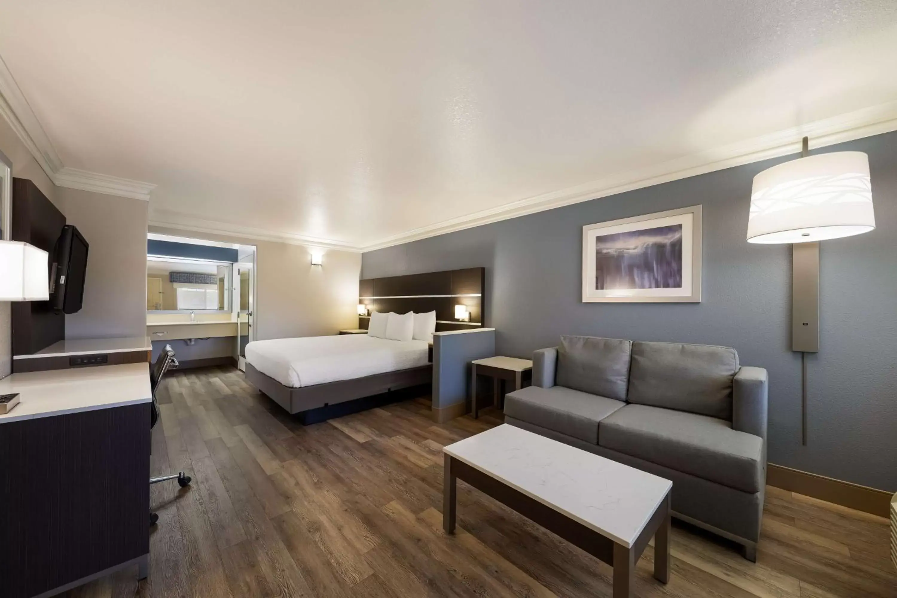 Bedroom, Seating Area in Best Western Inn & Suites Lemoore