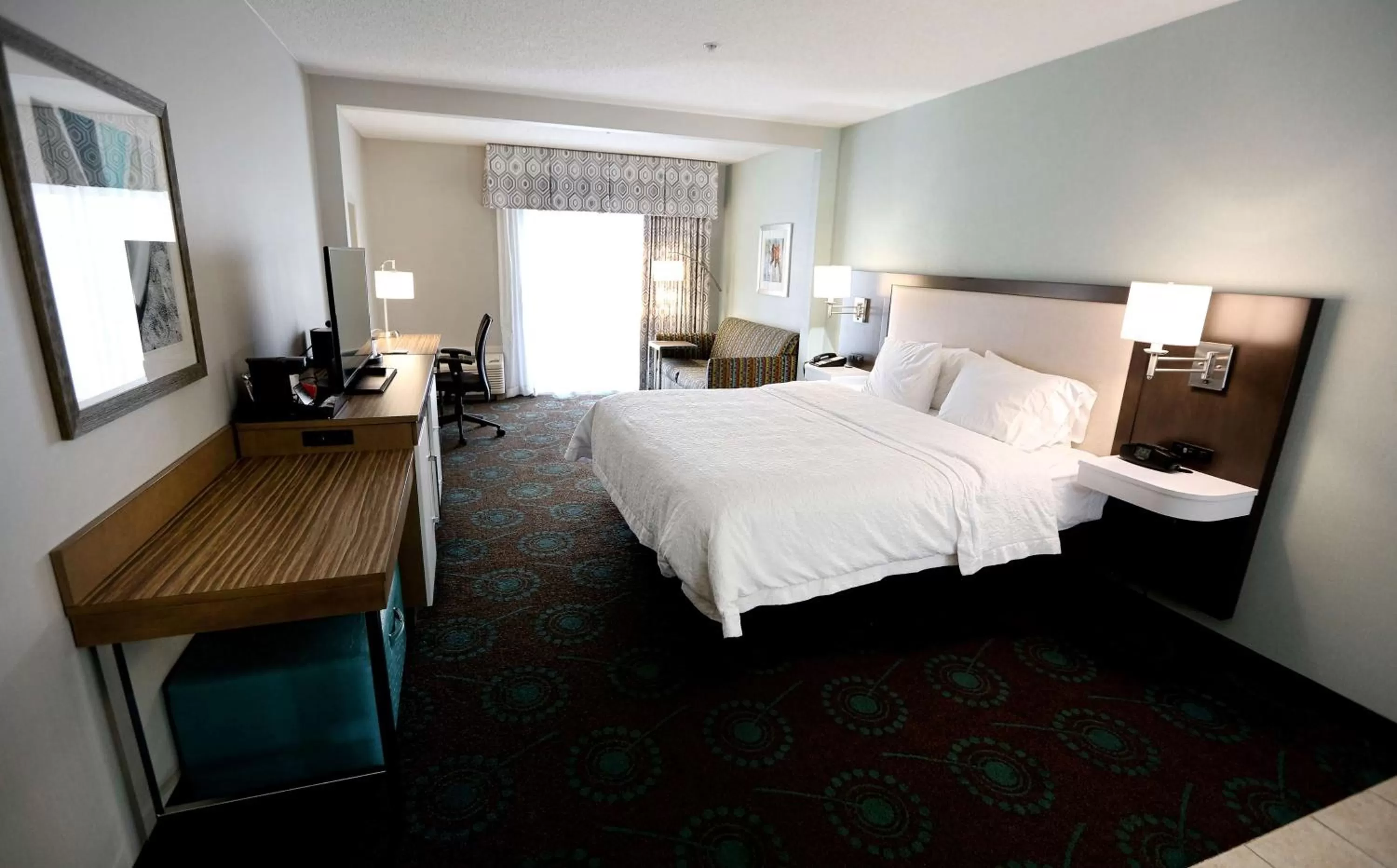 King Room with Whirpool - Mobility/Hearing Accessible - Non-Smoking in Hampton Inn & Suites Chincoteague-Waterfront, Va