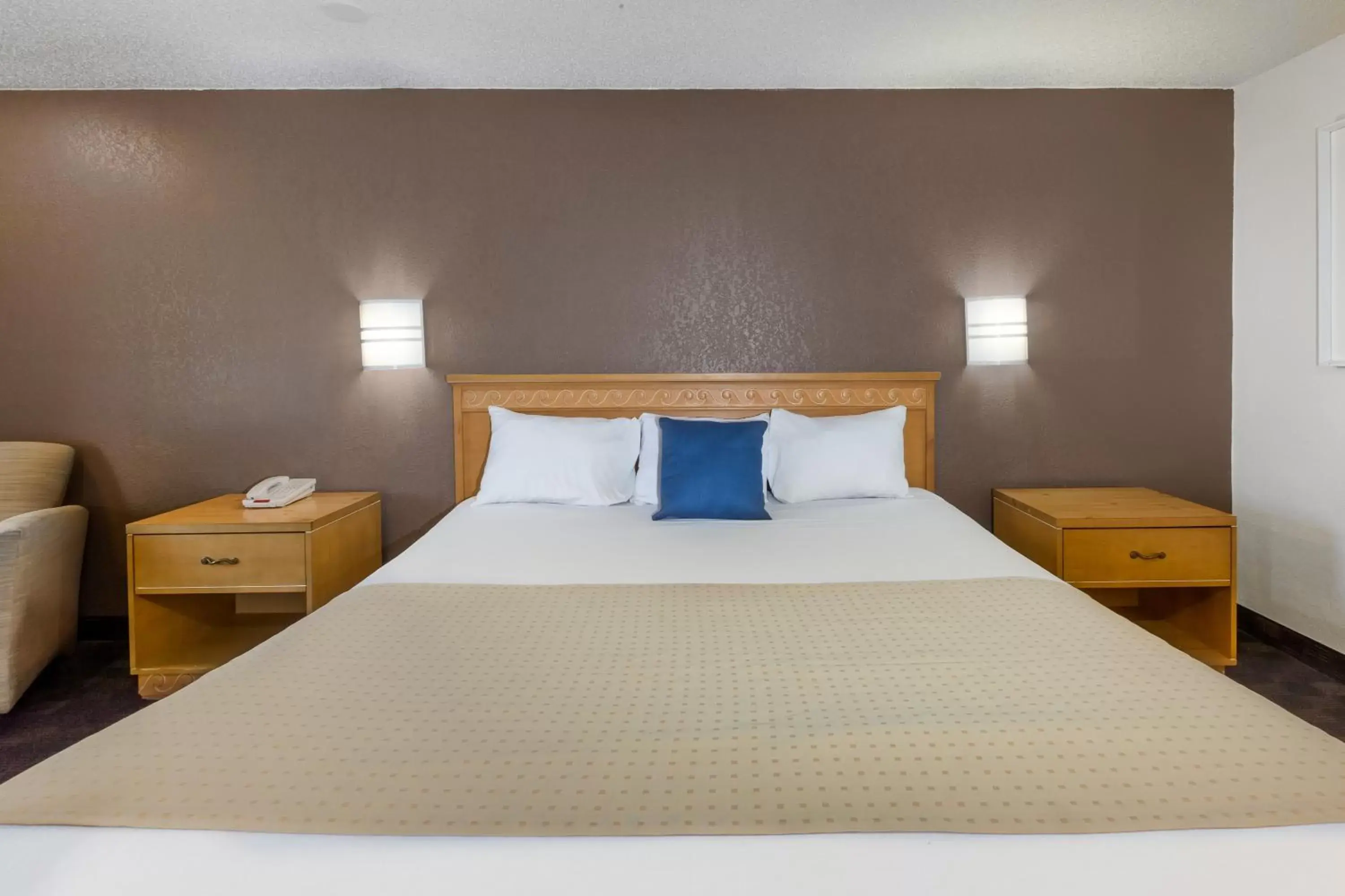 Bedroom, Bed in Knights Inn Flint Bedroom, Bed in Knights Inn Flint