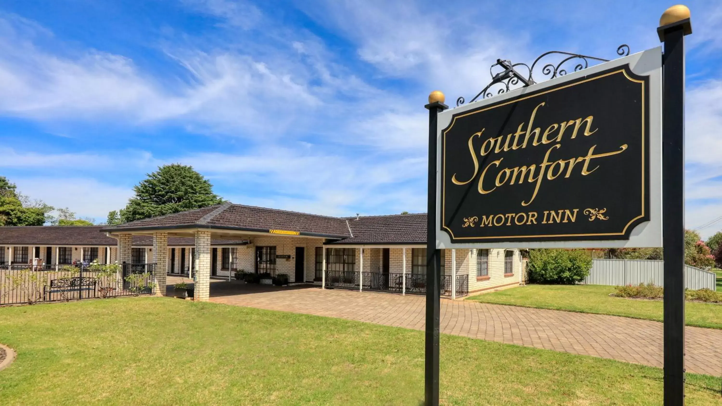 Property logo or sign, Property Building in Southern Comfort Motor Inn
