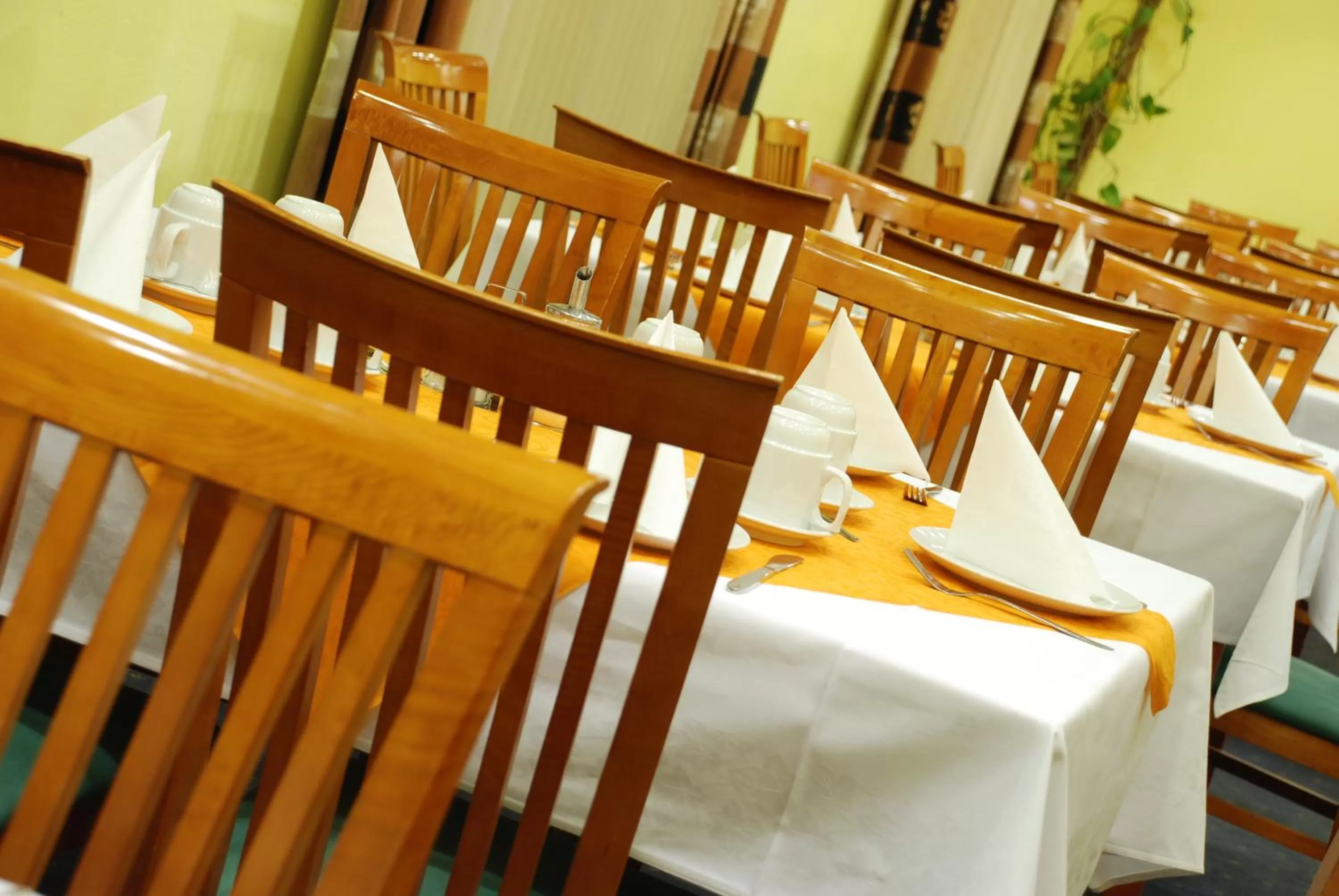 Restaurant/places to eat in Hotel Henrietta