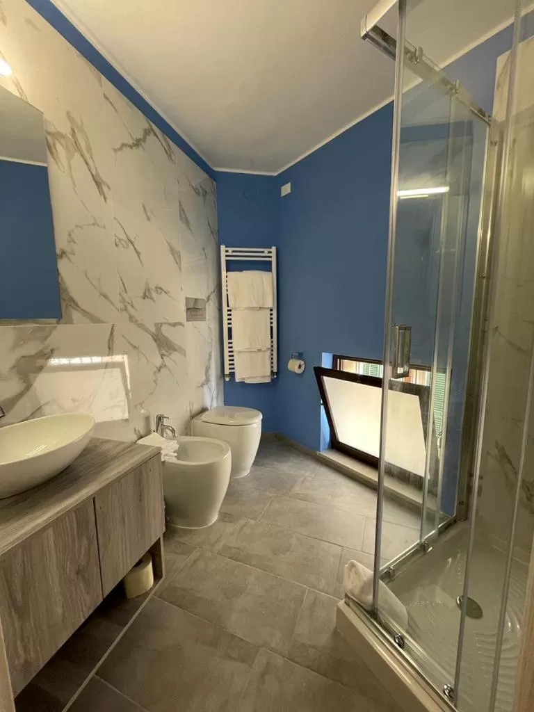 Shower in Bike Hotel Touring Gardone Riviera & Wellness