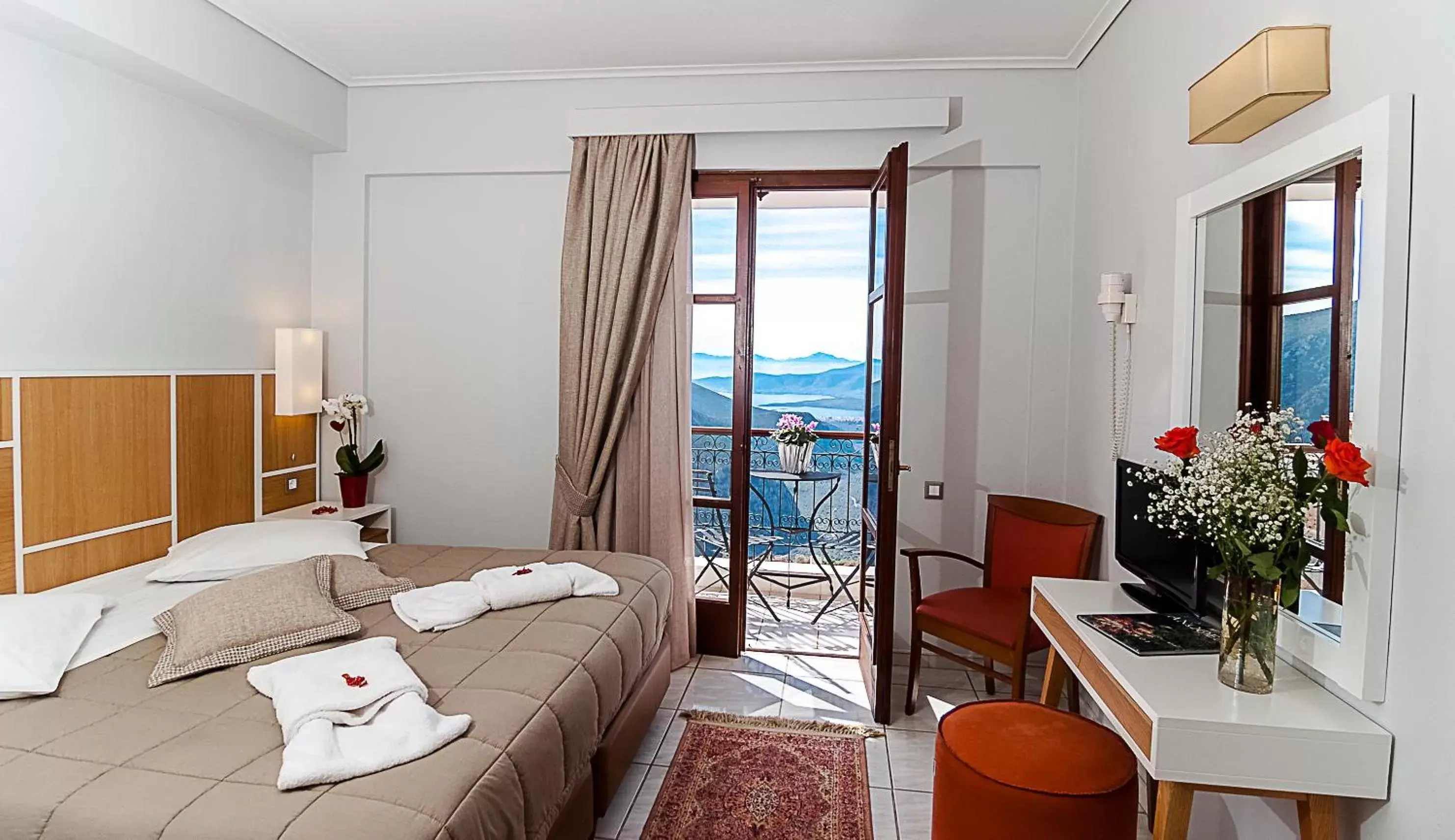 Photo of the whole room, Bed in Fedriades Delphi Hotel Photo of the whole room, Bed in Fedriades Delphi Hotel