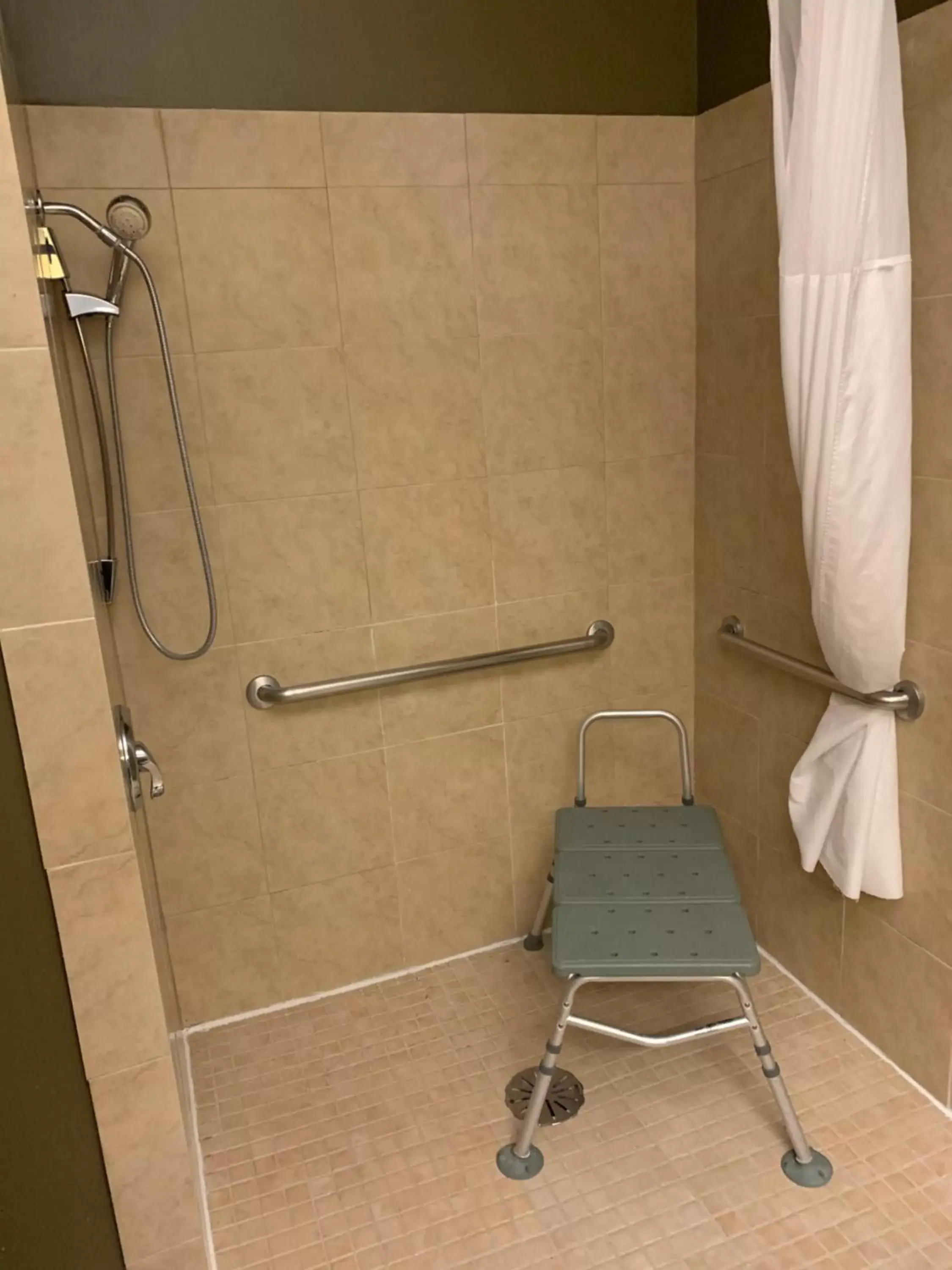 Bathroom in Comfort Inn Crystal Lake - Algonquin