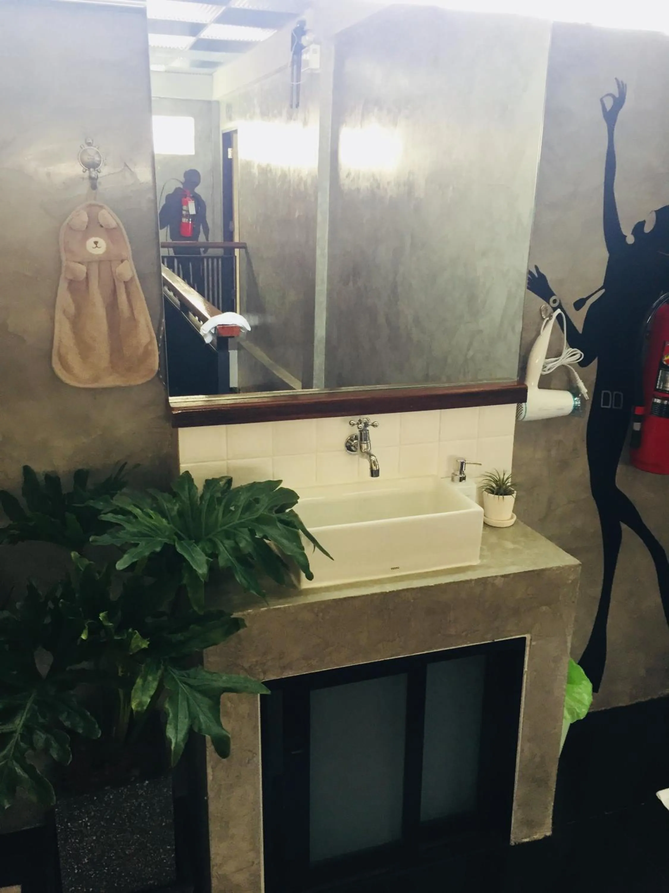 Area and facilities in Baan Lung Poshtel