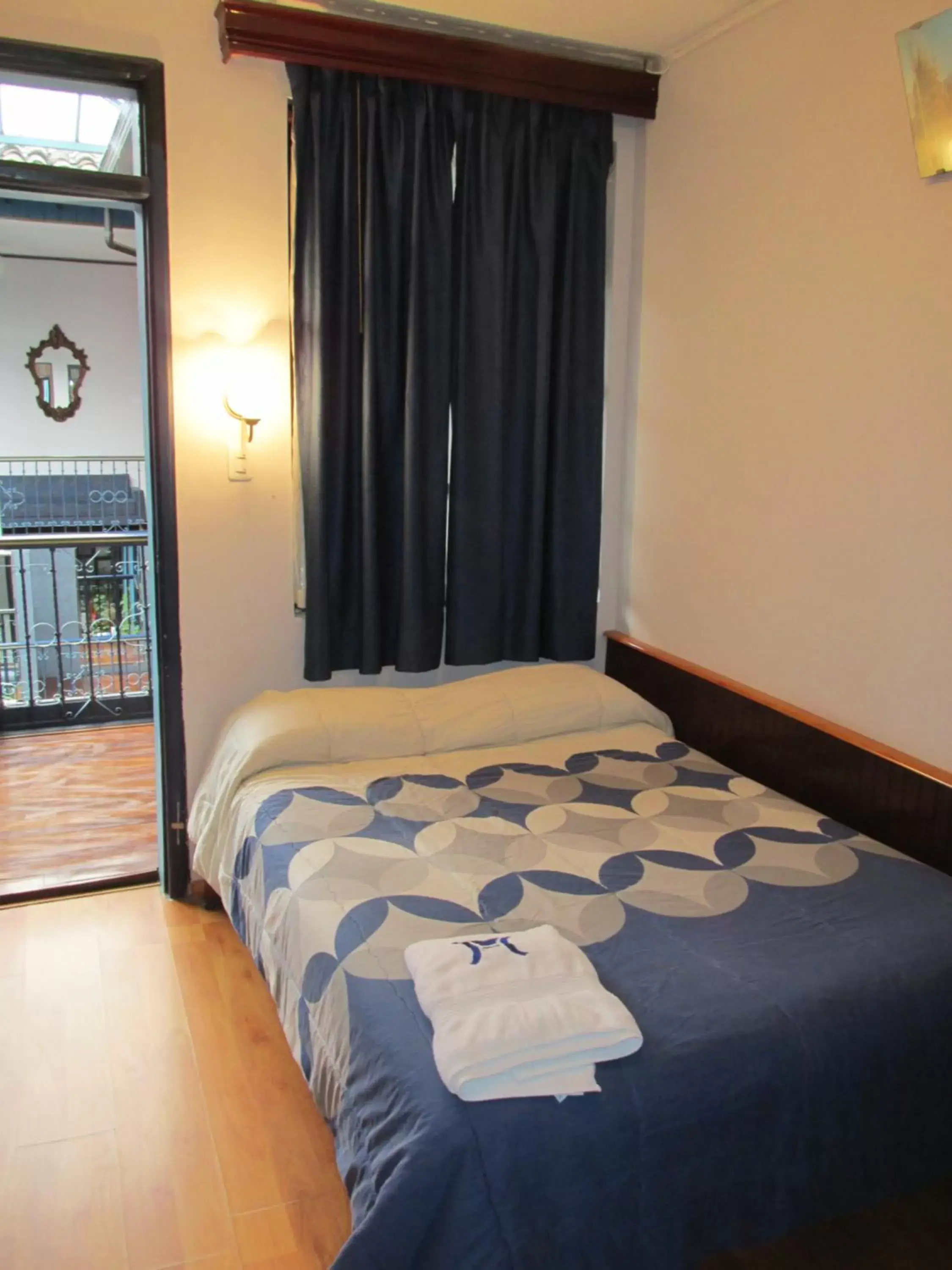 Standard Queen Room in Hotel Montecarlo Standard Queen Room in Hotel Montecarlo