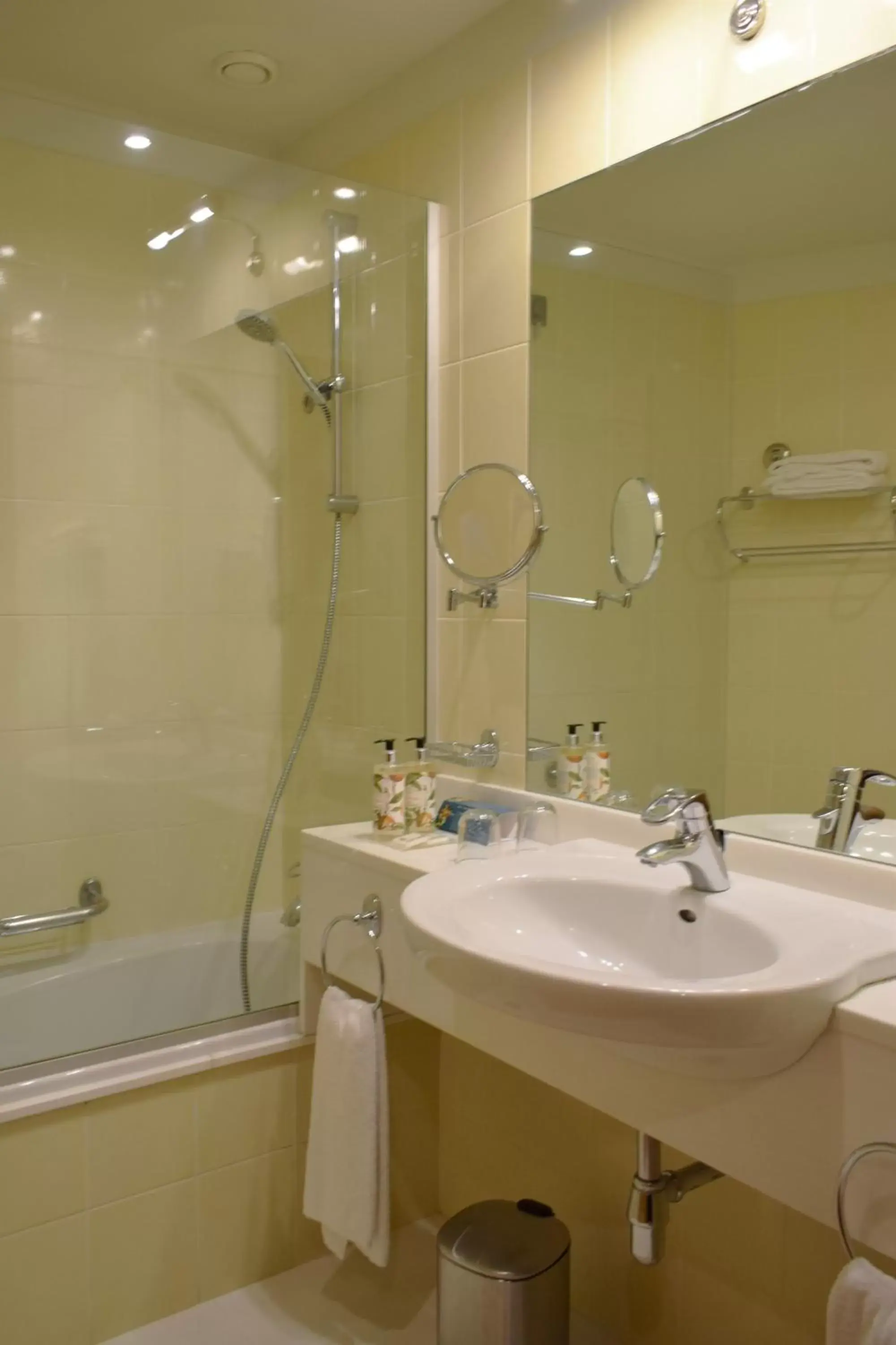 Bathroom in Madeira Regency Cliff - Adults Only