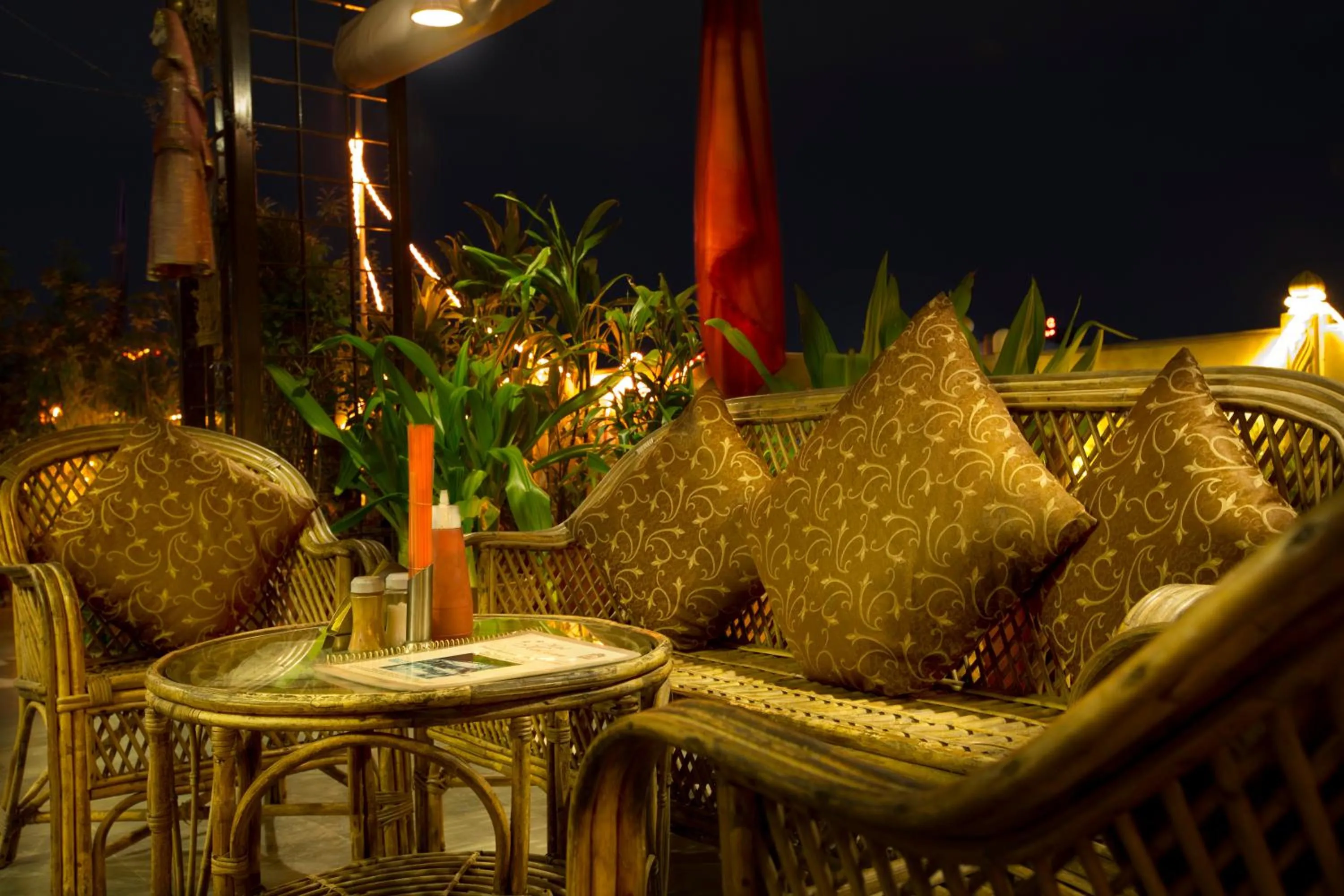 Restaurant/places to eat in Hotel Kalyan