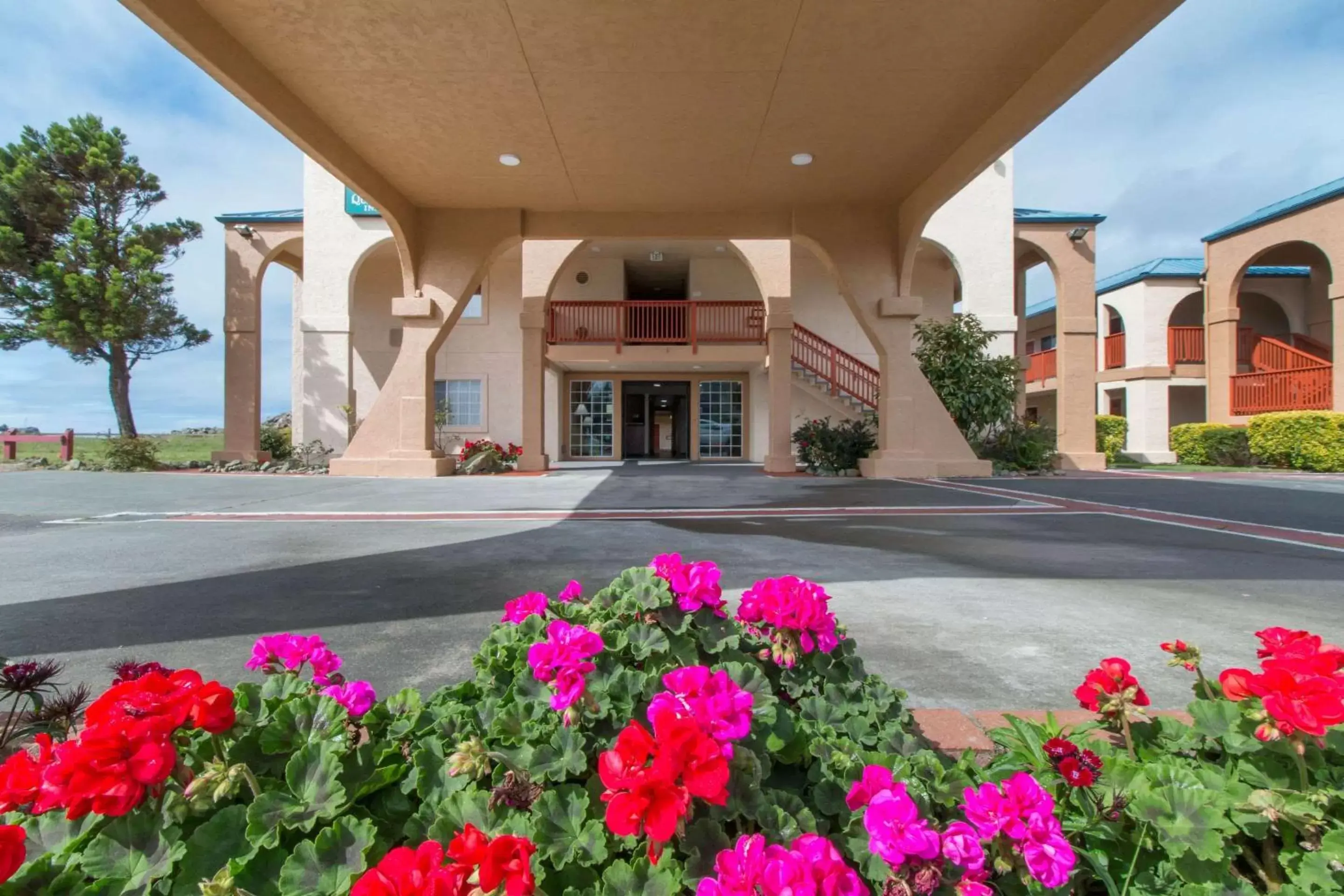 Property building in Quality Inn & Suites Redwood Coast