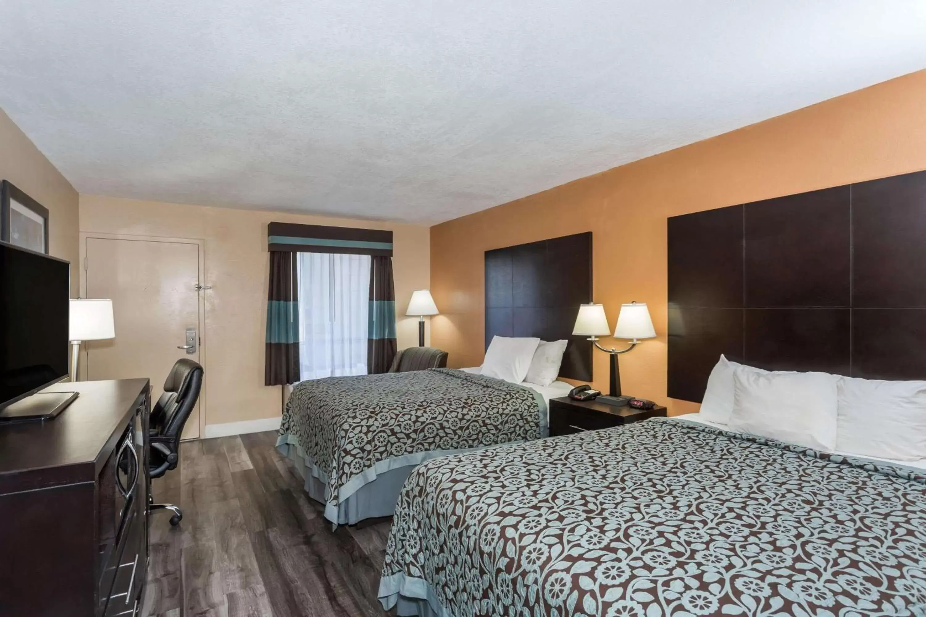 Photo of the whole room, Bed in Days Inn by Wyndham Sarasota Bay