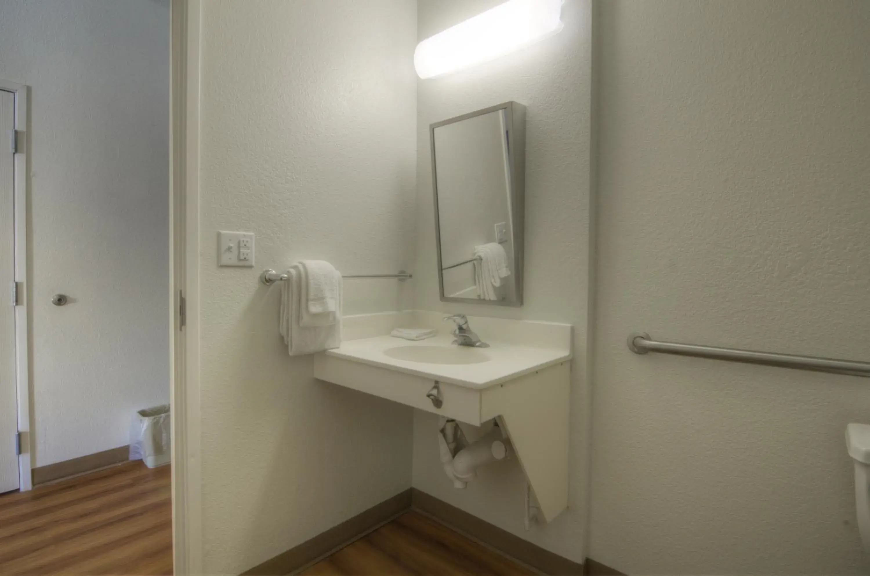 Bathroom in Motel 6-Orlando, FL - International Dr