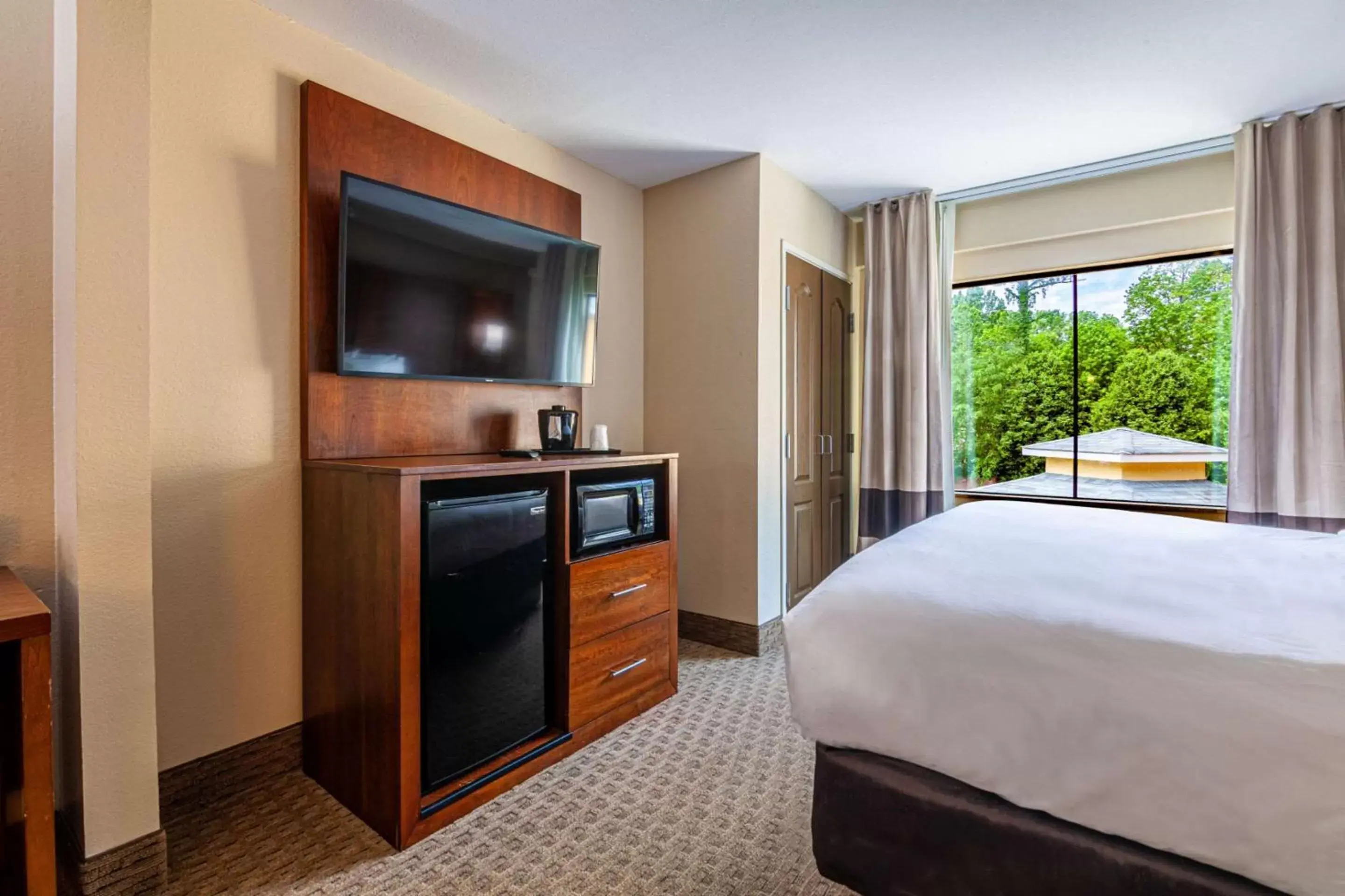 Bedroom, Bed in Comfort Suites Morrow- Atlanta South