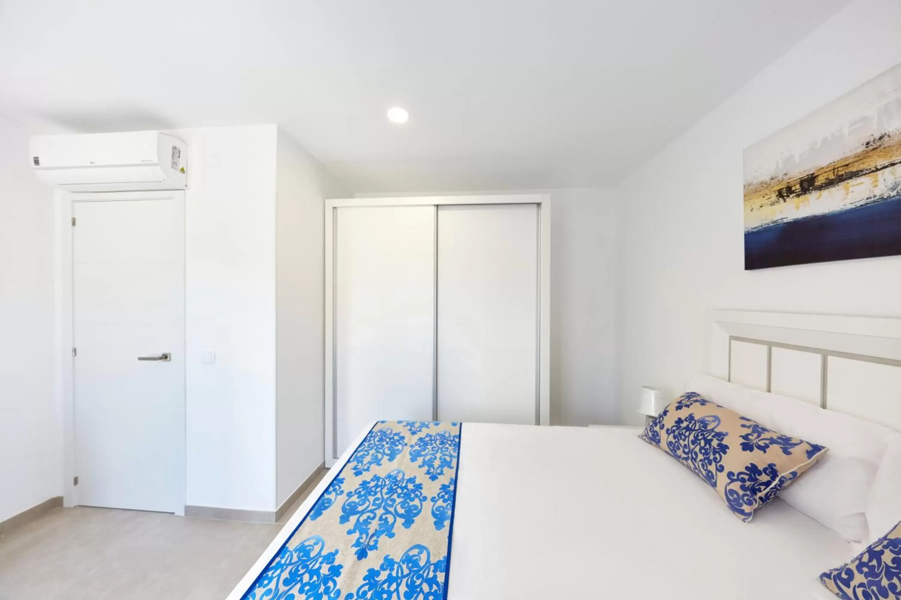 Bed in Sonrisa Deluxe Apartments, Levante