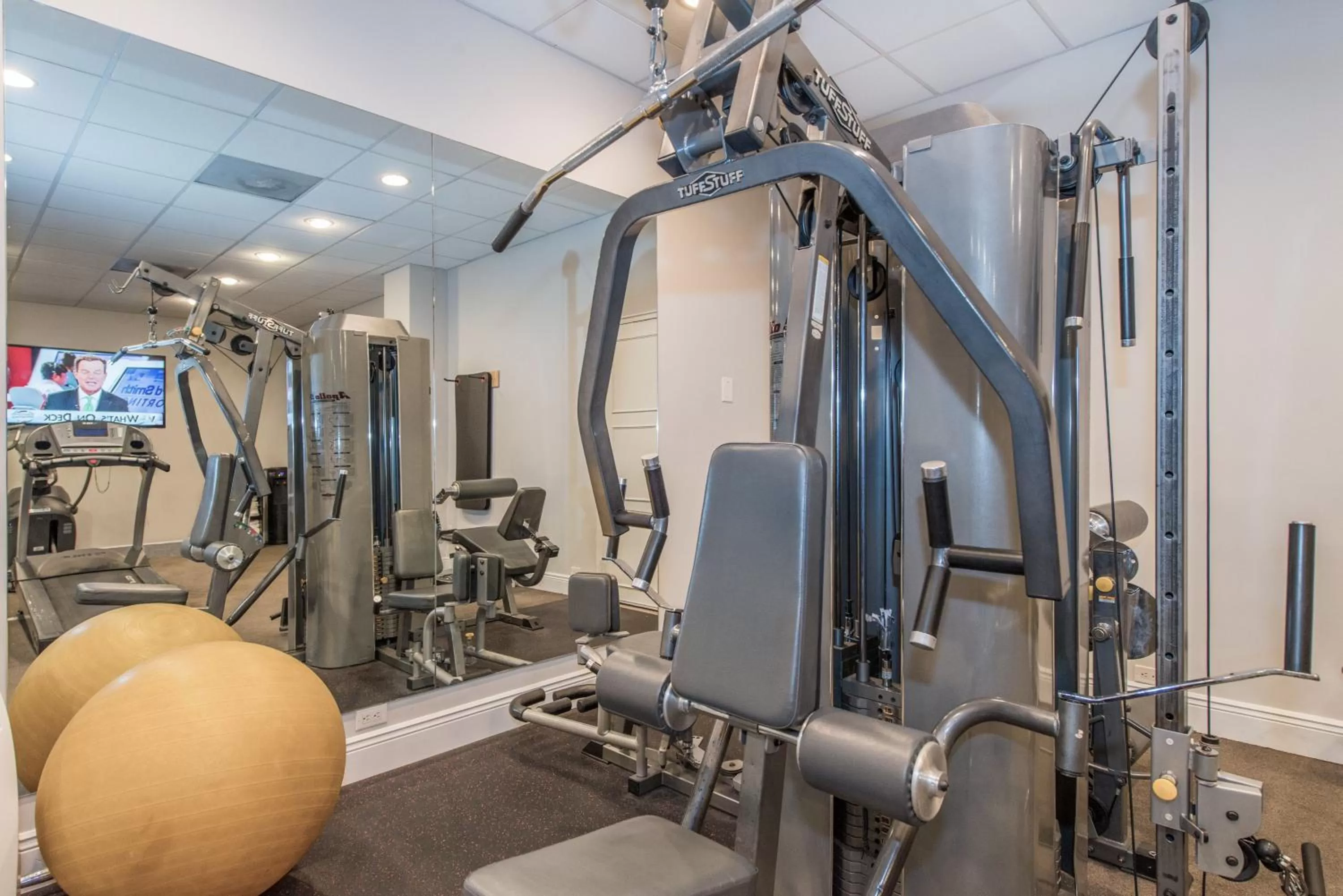Fitness centre/facilities in Lombardy Hotel