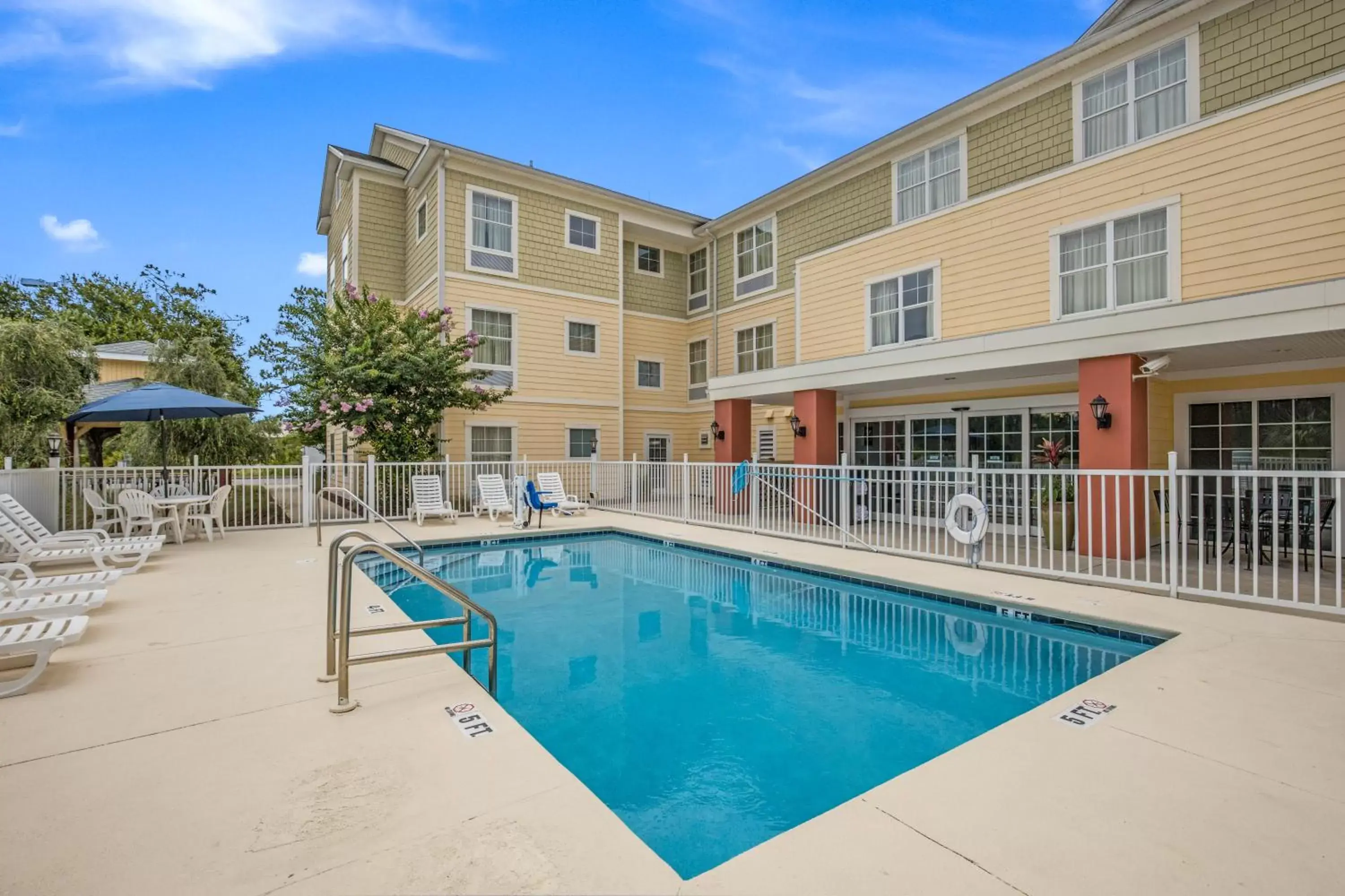 Swimming pool in MainStay Suites Port Saint Joe South Swimming pool in MainStay Suites Port Saint Joe South