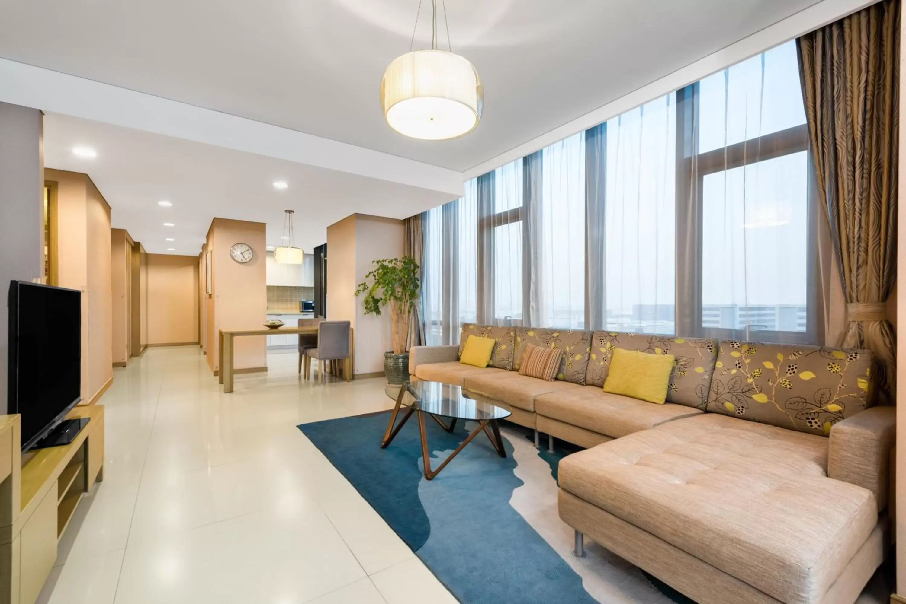 Photo of the whole room, Seating Area in Holiday Inn Express Beijing Yizhuang, an IHG Hotel