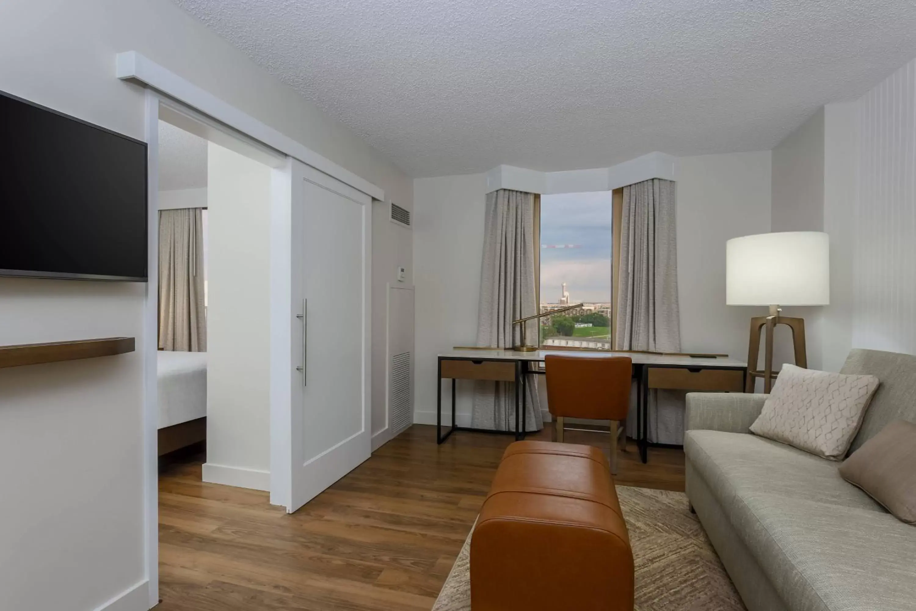 Bedroom, Seating Area in Sheraton Suites Market Center Dallas