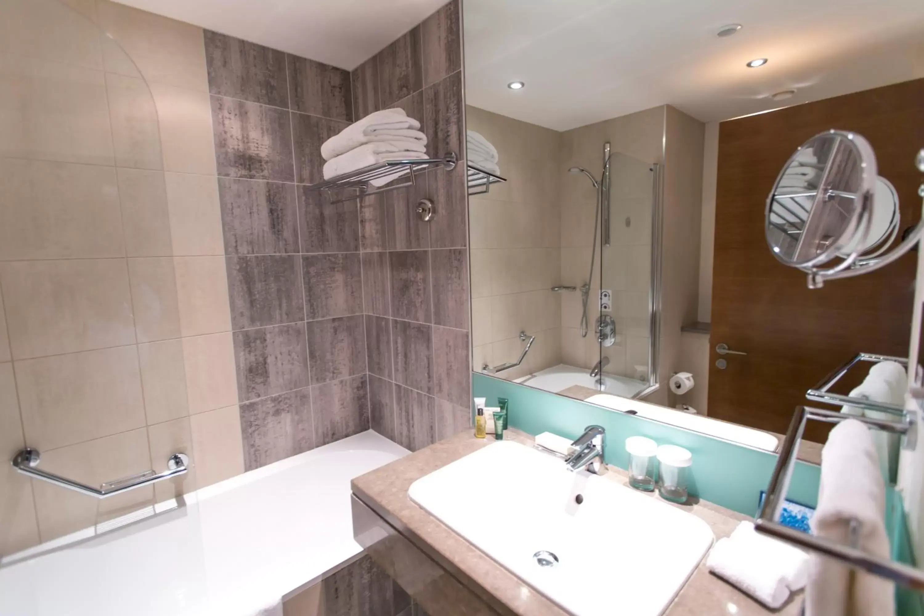 Bathroom in Hilton London Canary Wharf