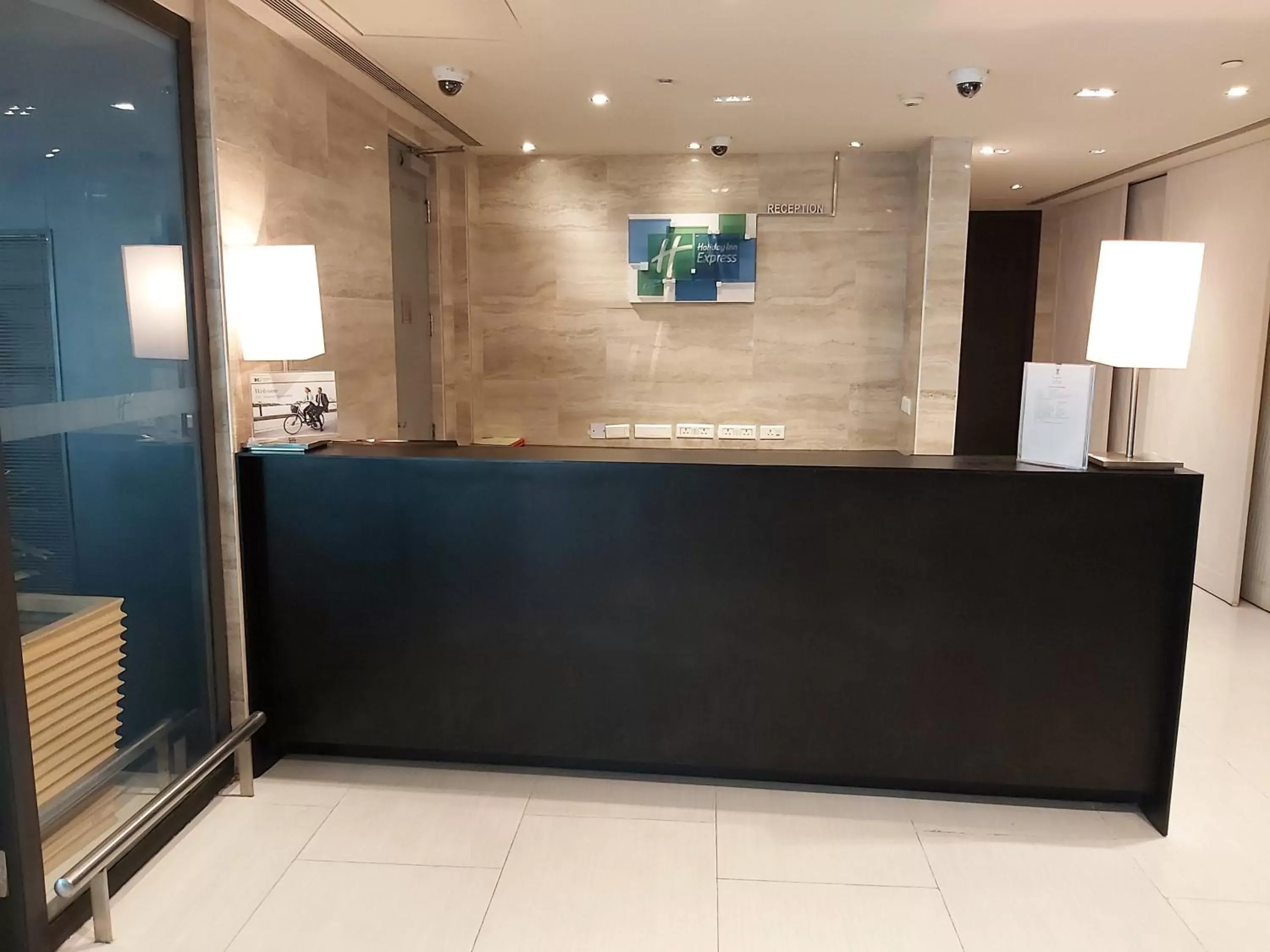 Property building, Lobby/Reception in Holiday Inn Express New Delhi Int'L Airport T3