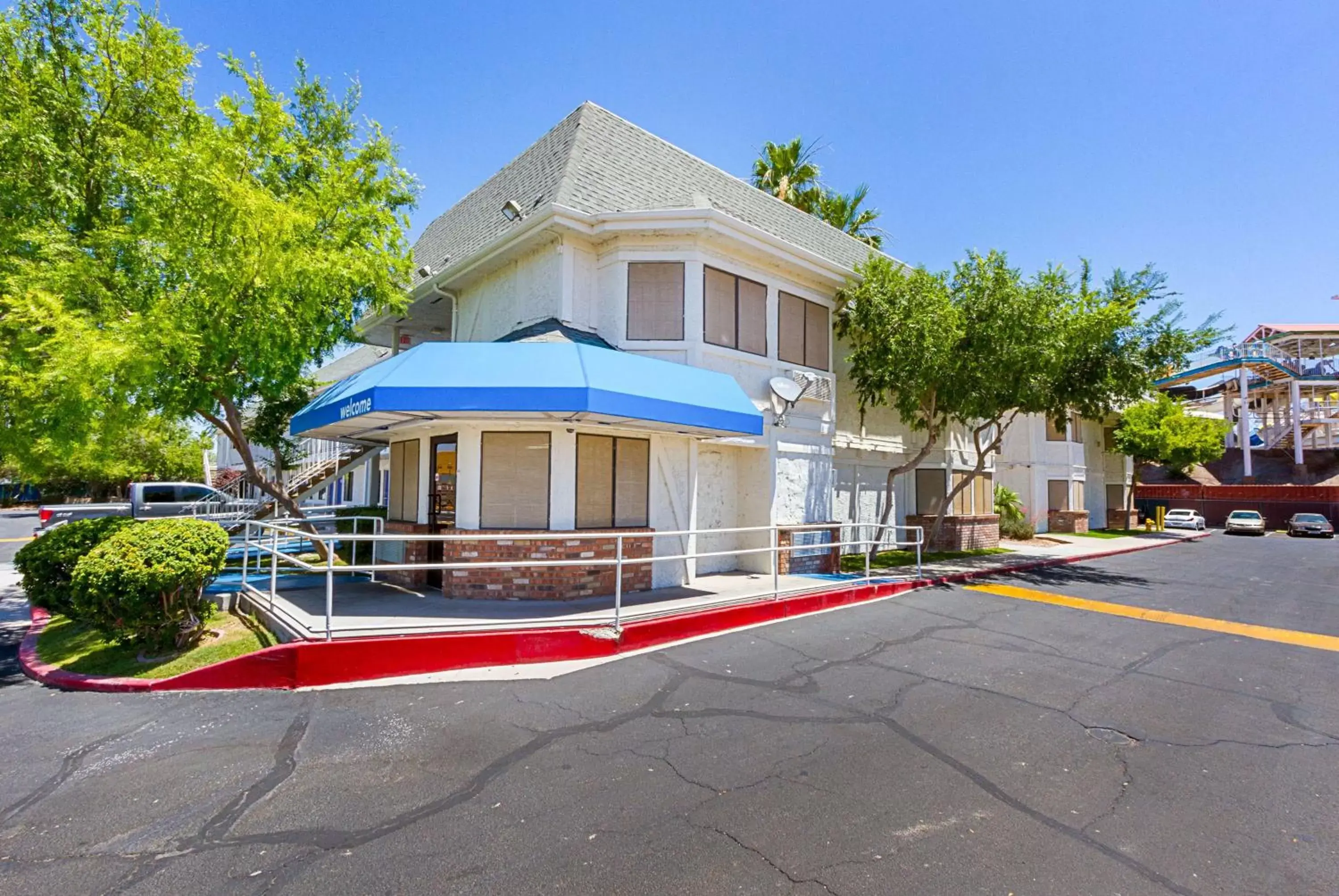 Property building, Facade/Entrance in Motel 6-Mesa, AZ - South