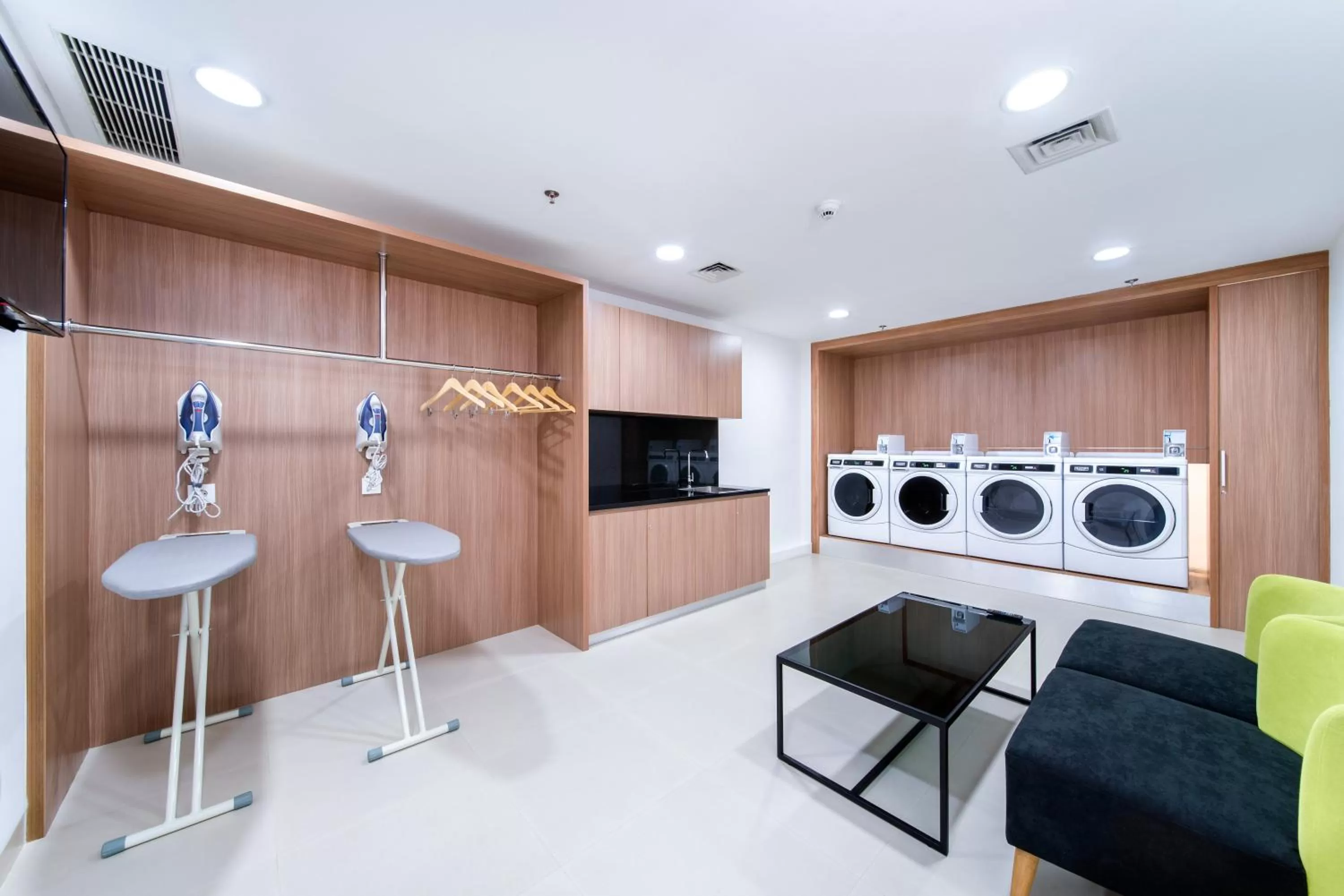 laundry in Holiday Inn Express Jakarta Matraman by IHG