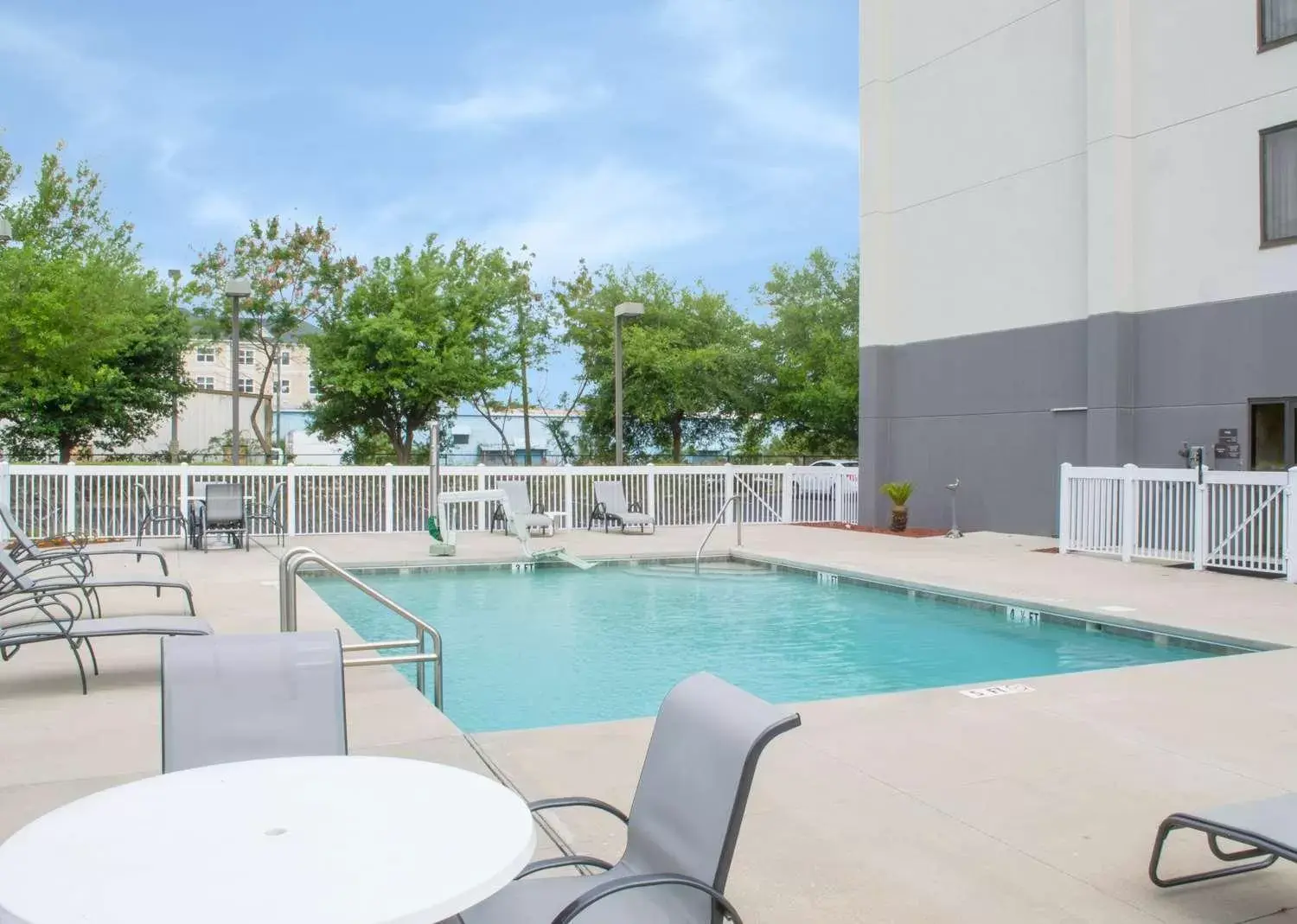 Pool view, Swimming Pool in Hampton Inn Tampa-Veterans Expressway