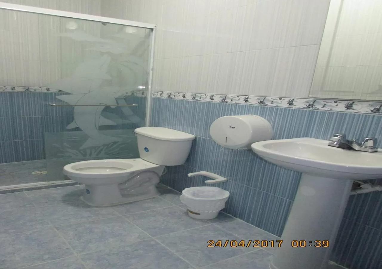 Bathroom in Hotel Palmeras De Mariana