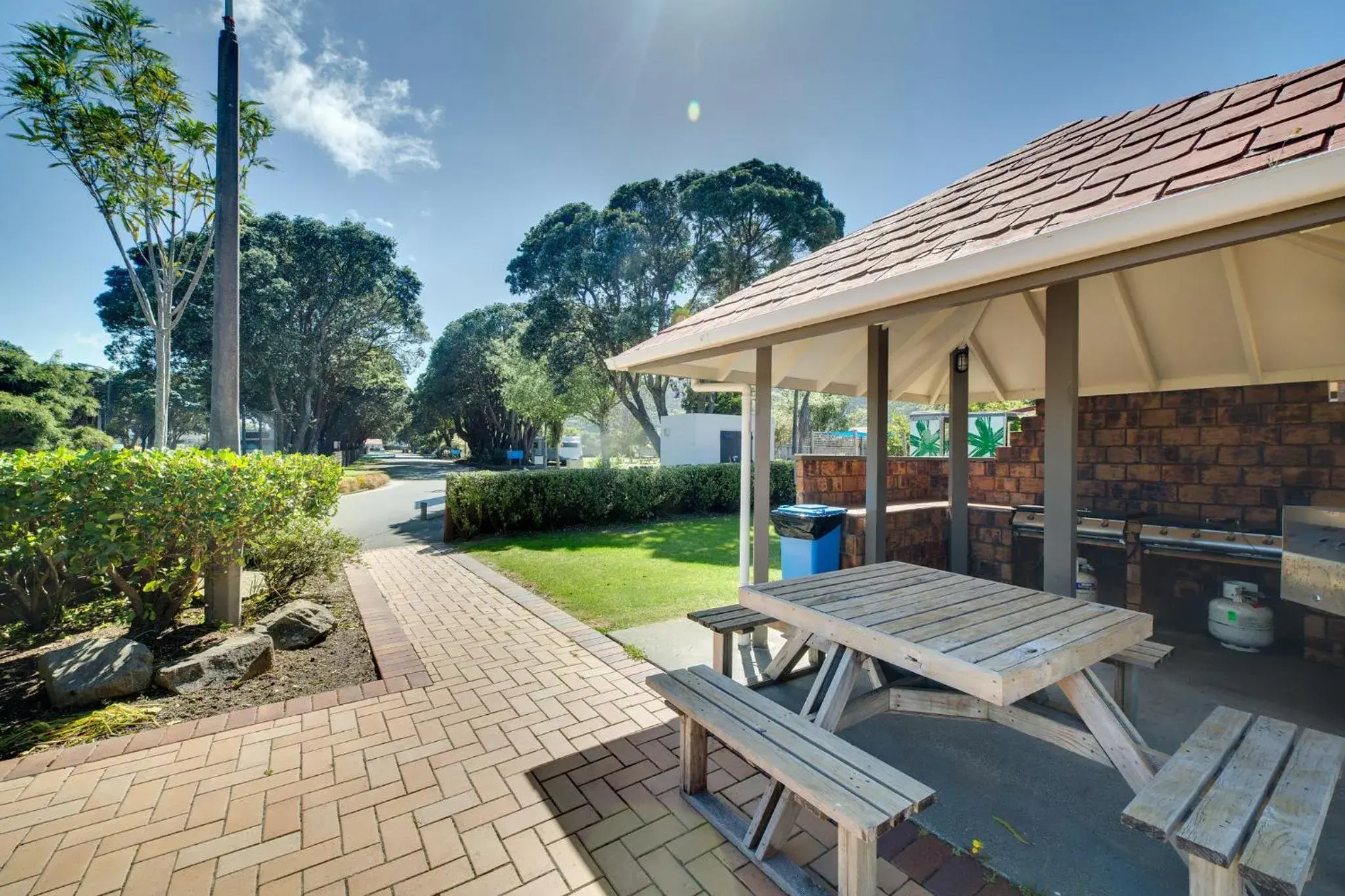 BBQ facilities, Swimming Pool in Wellington TOP 10 Holiday Park