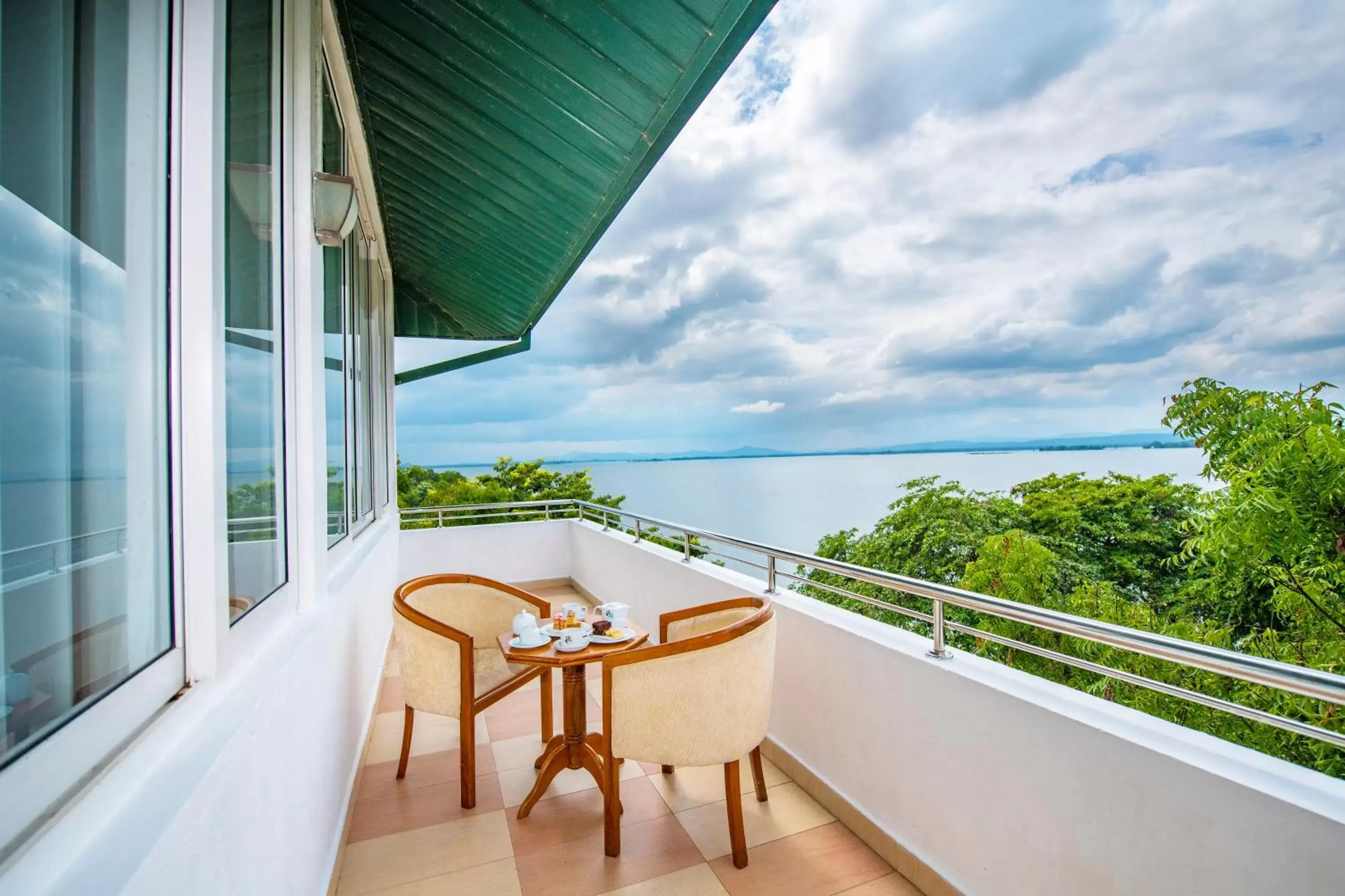 Balcony/Terrace in Hotel Sudu Araliya