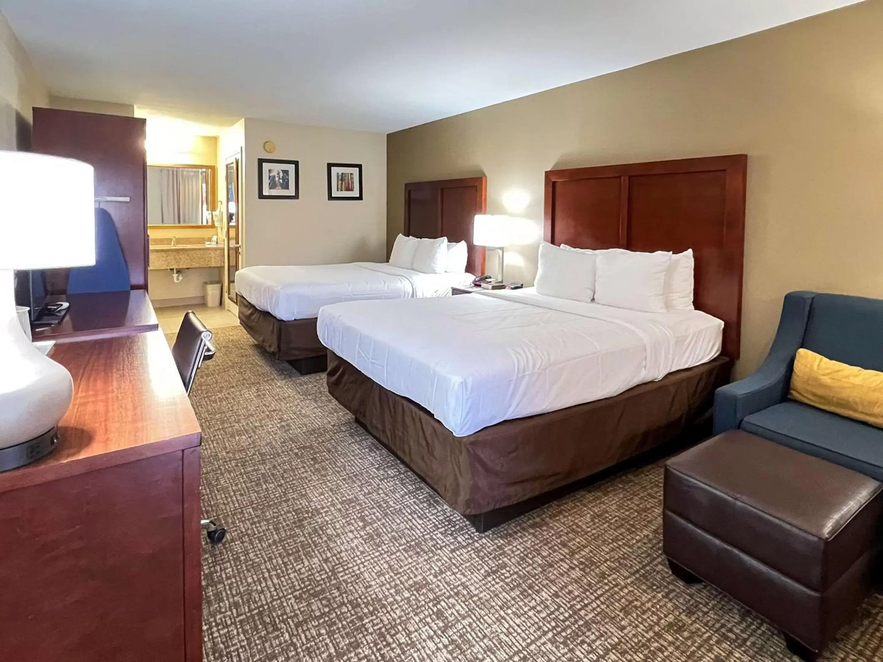 Photo of the whole room, Bed in Comfort Inn & Suites Sequoia Kings Canyon - Three Rivers