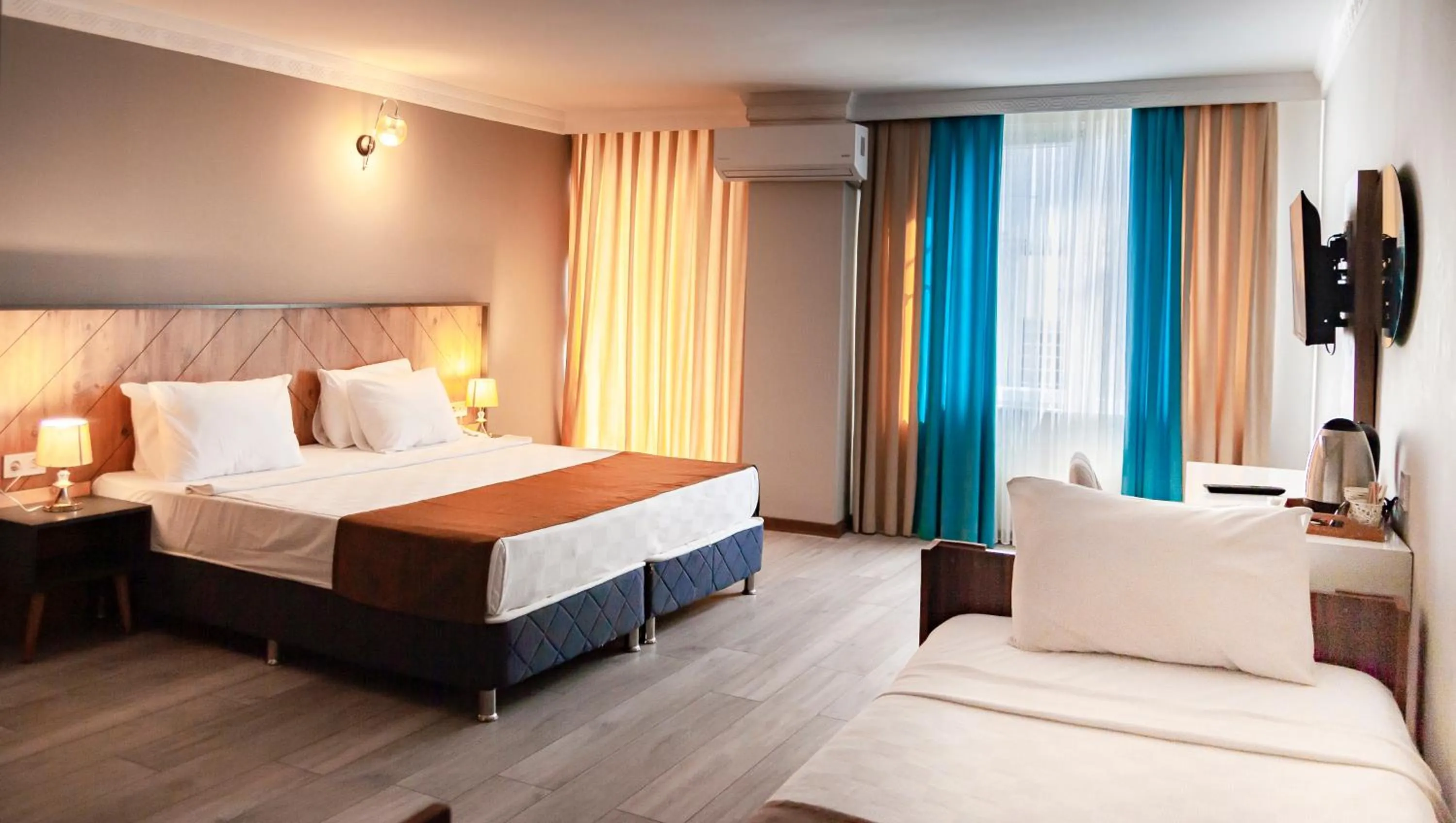 TV and multimedia, Bed in PRIVADO HOTELS