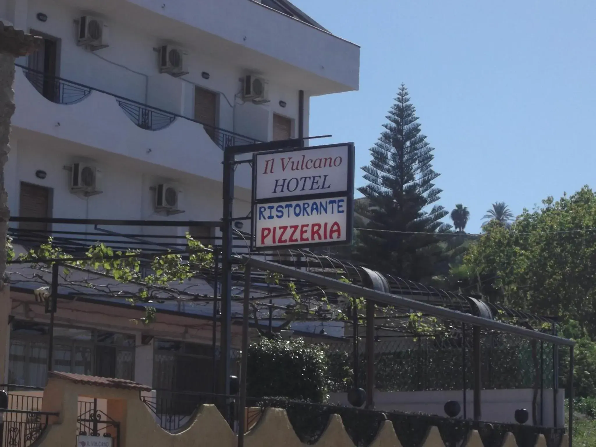 Street view, Property Building in Hotel Il Vulcano