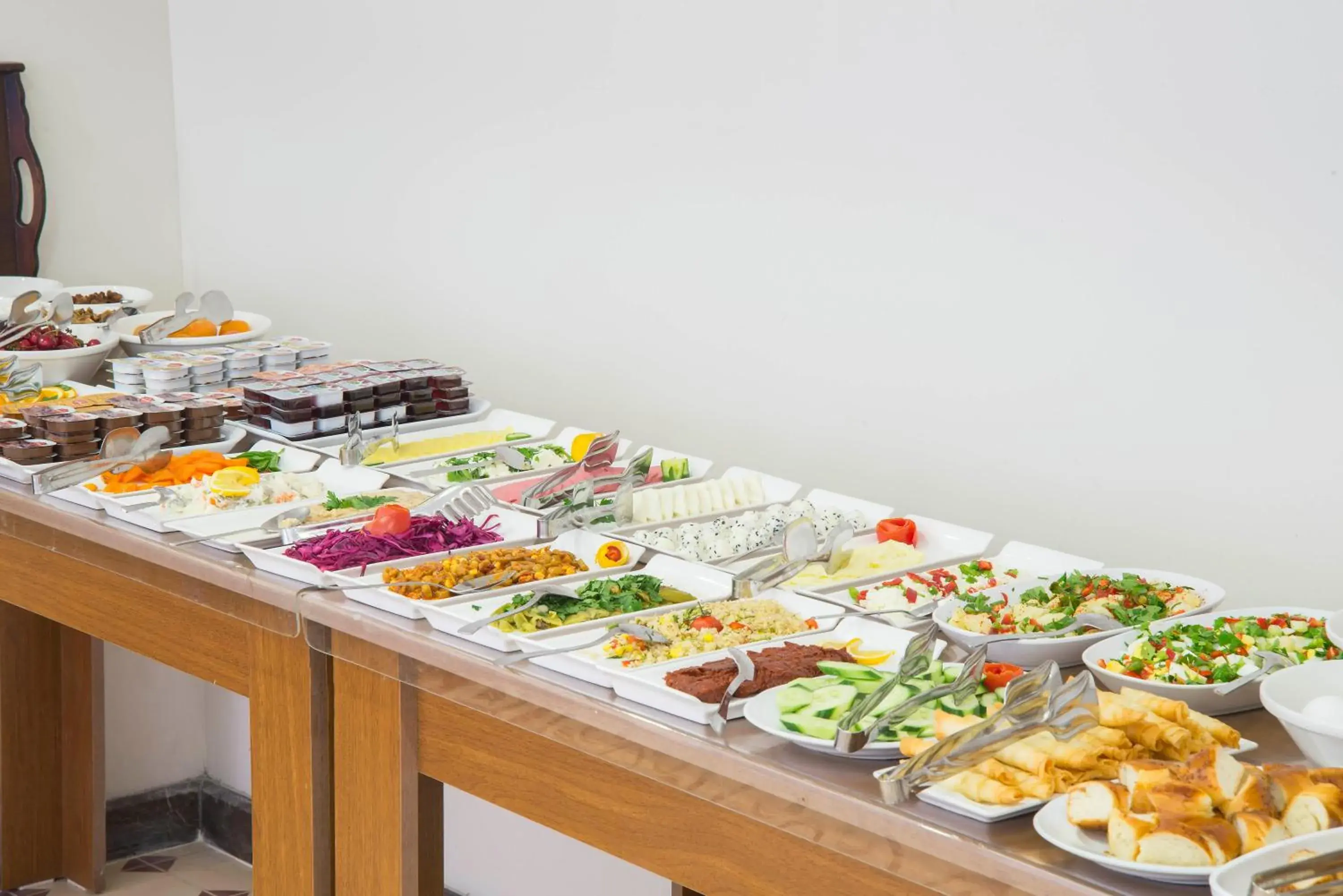 Food in Lalinn Hotel Food in Lalinn Hotel