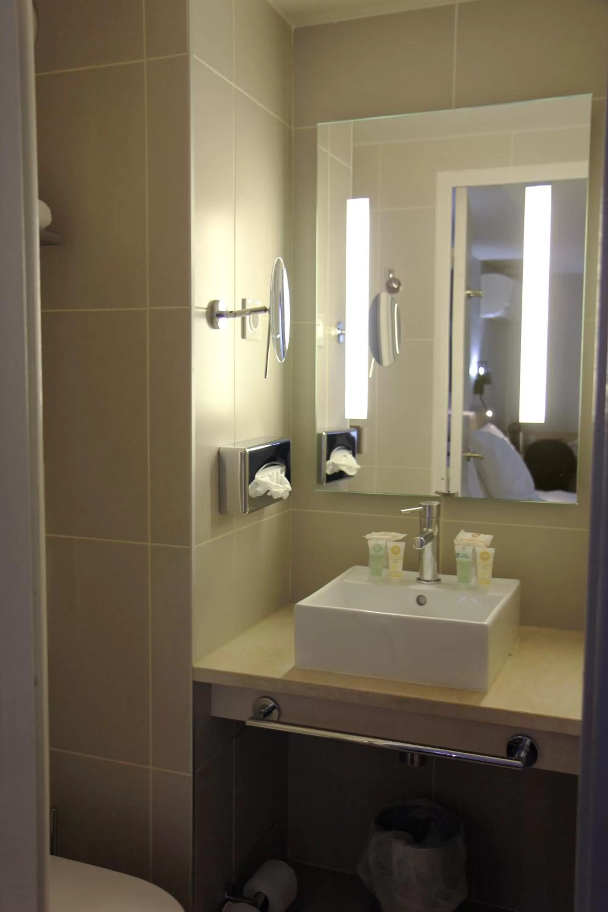 Bathroom in Best Western Hotel Opéra Drouot