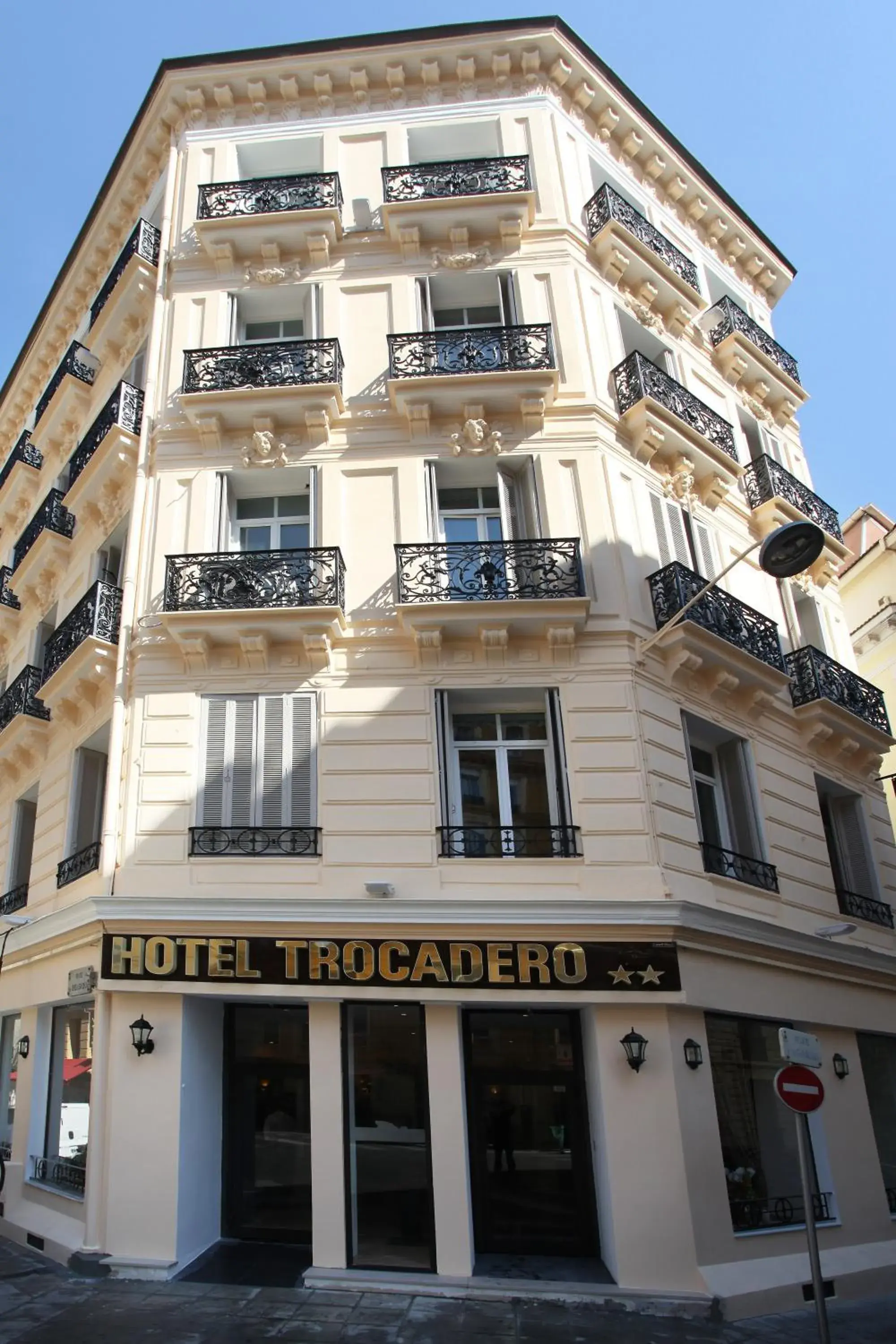 Facade/entrance, Property Building in Trocadero