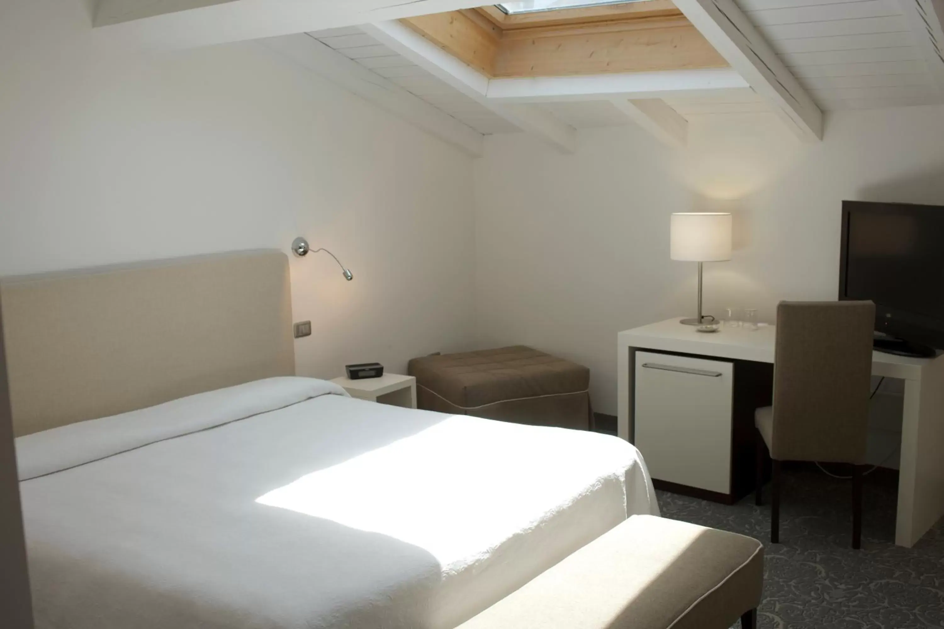 Shower, Bed in Albergo Accademia