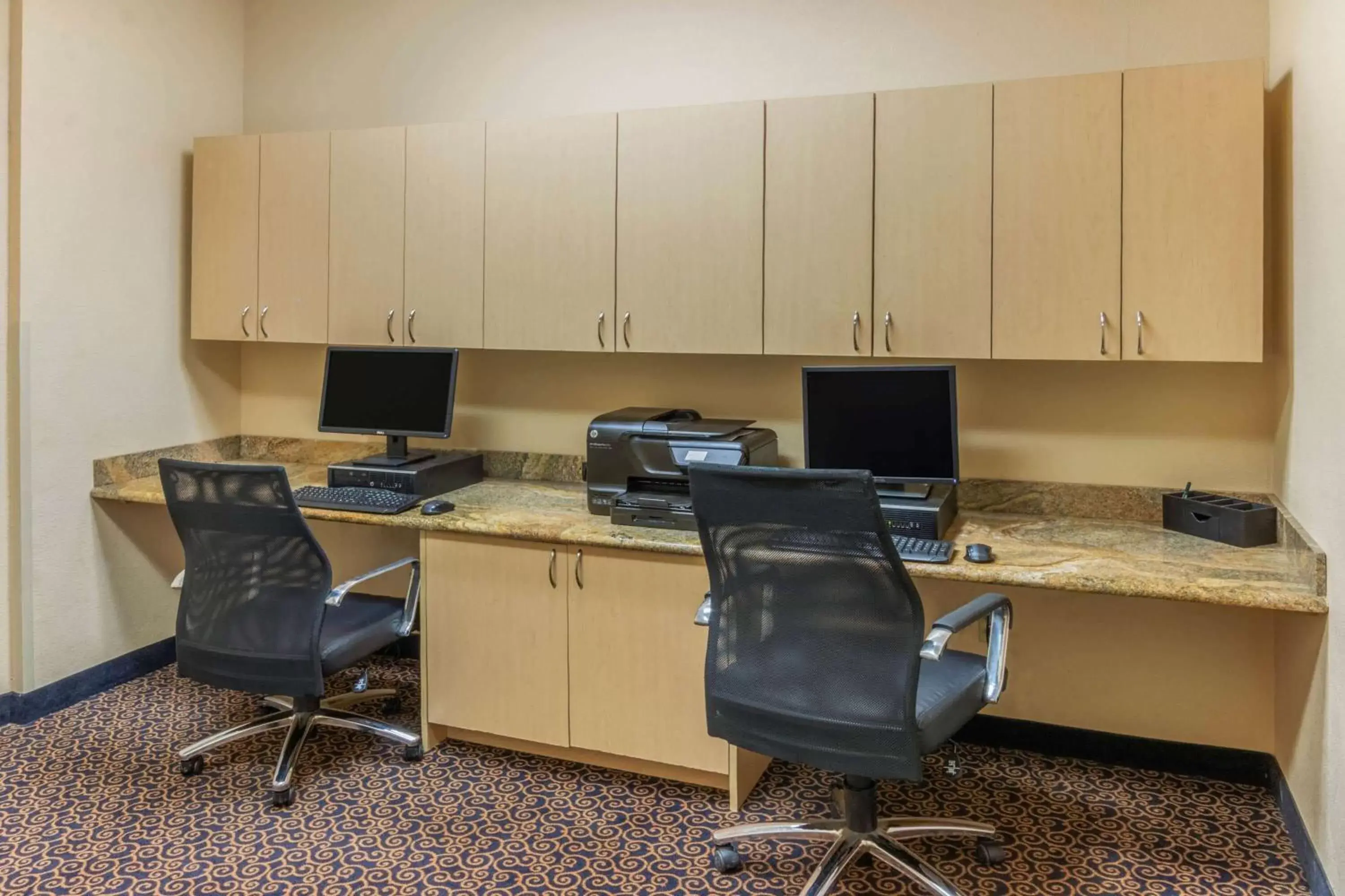 On site, Business Area/Conference Room in La Quinta by Wyndham Hobbs