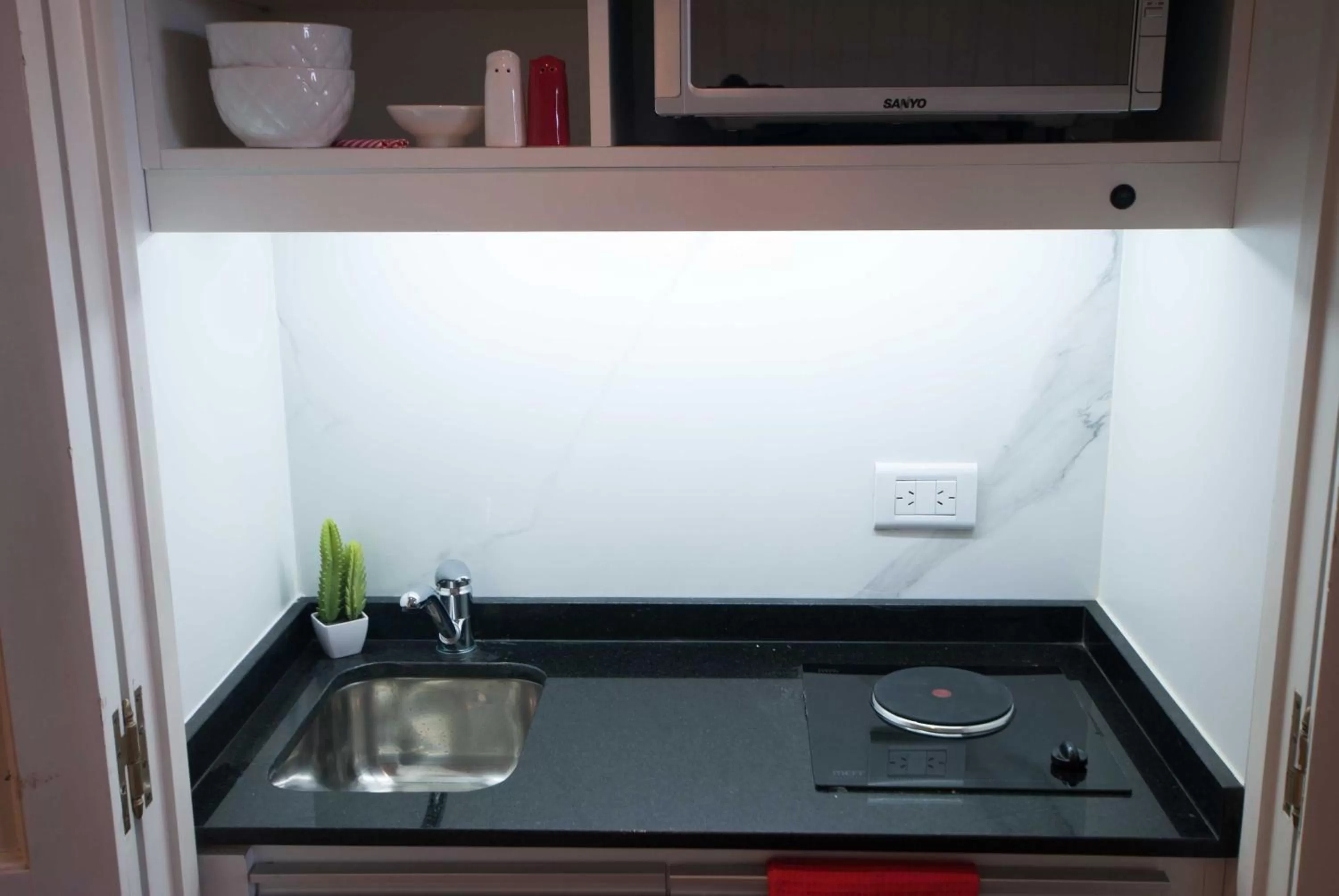 Kitchen or kitchenette in Ramada by Wyndham Buenos Aires Centro