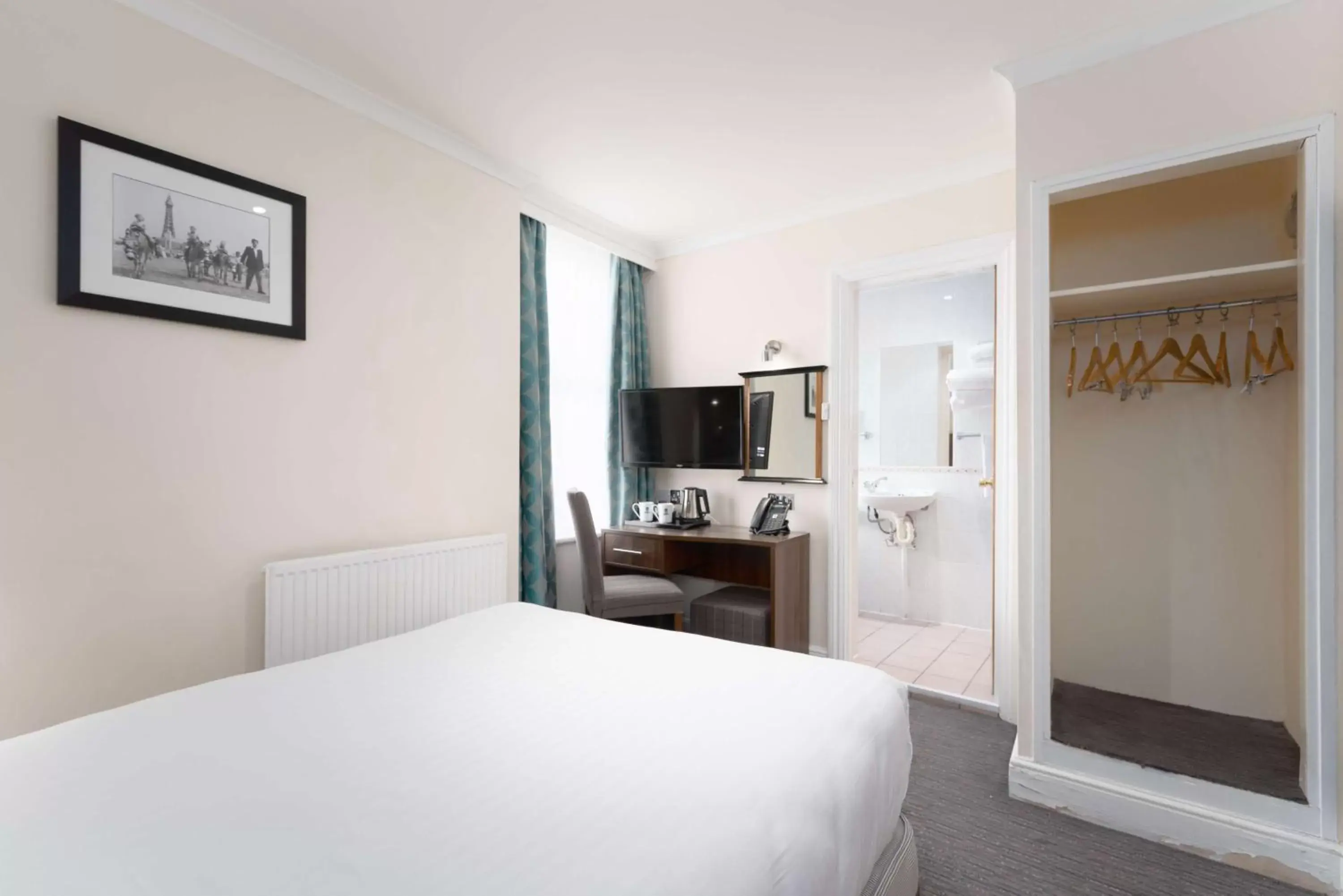 Bedroom, Bed in Best Western Carlton Hotel Bedroom, Bed in Best Western Carlton Hotel