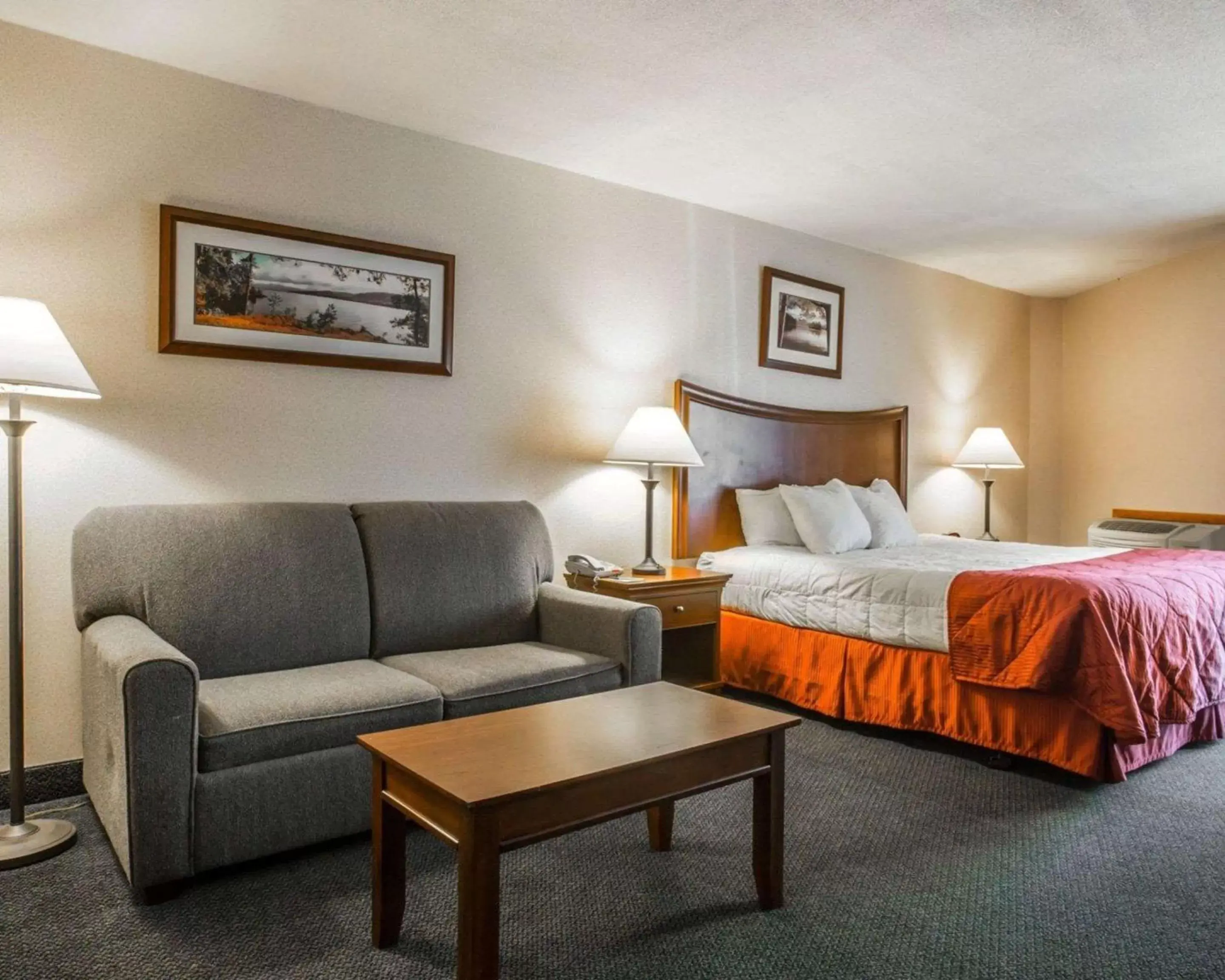 Photo of the whole room in Clarion Inn & Suites Lake George