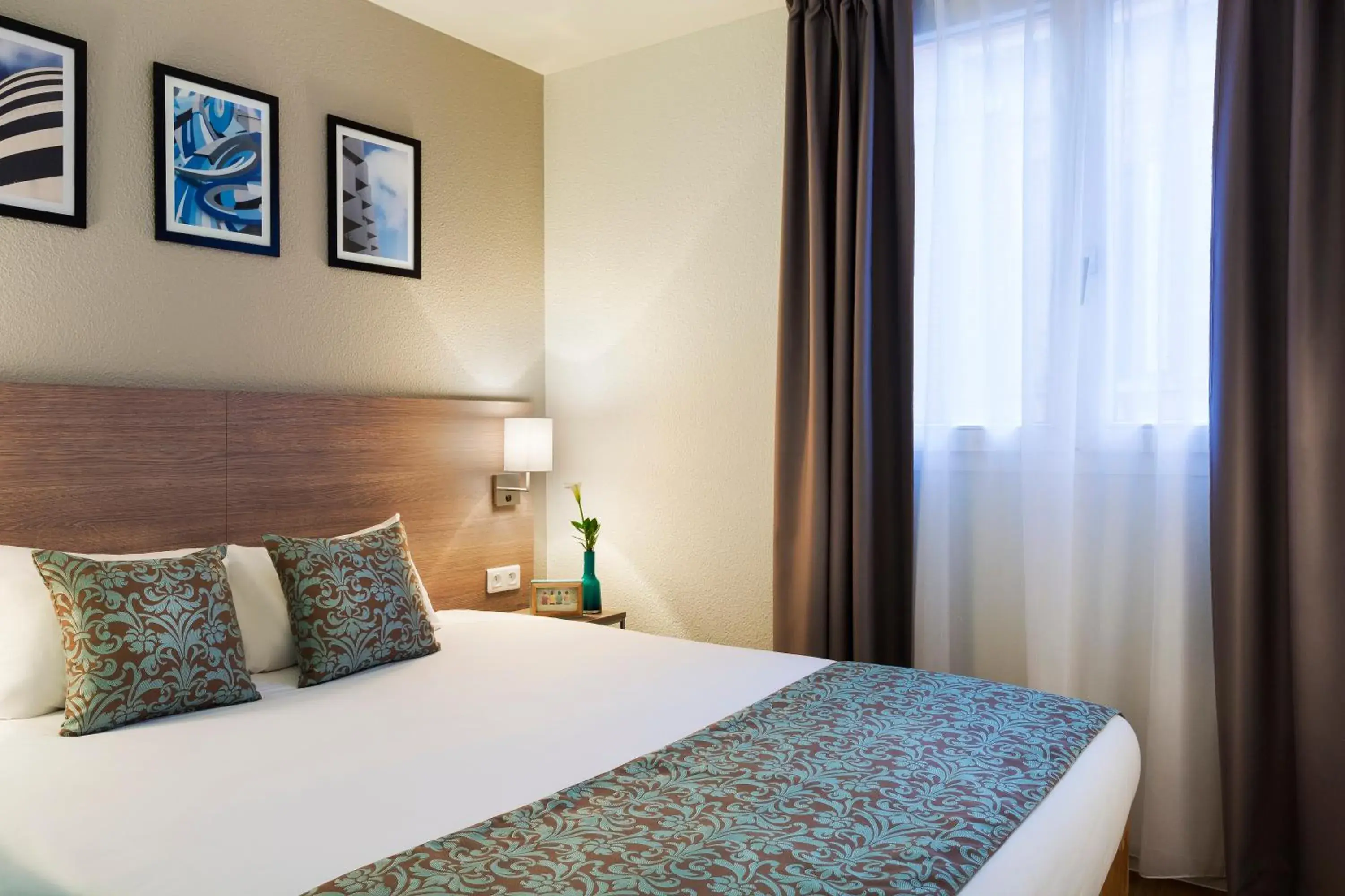 Bedroom, Bed in Citadines Wilson Toulouse Bedroom, Bed in Citadines Wilson Toulouse