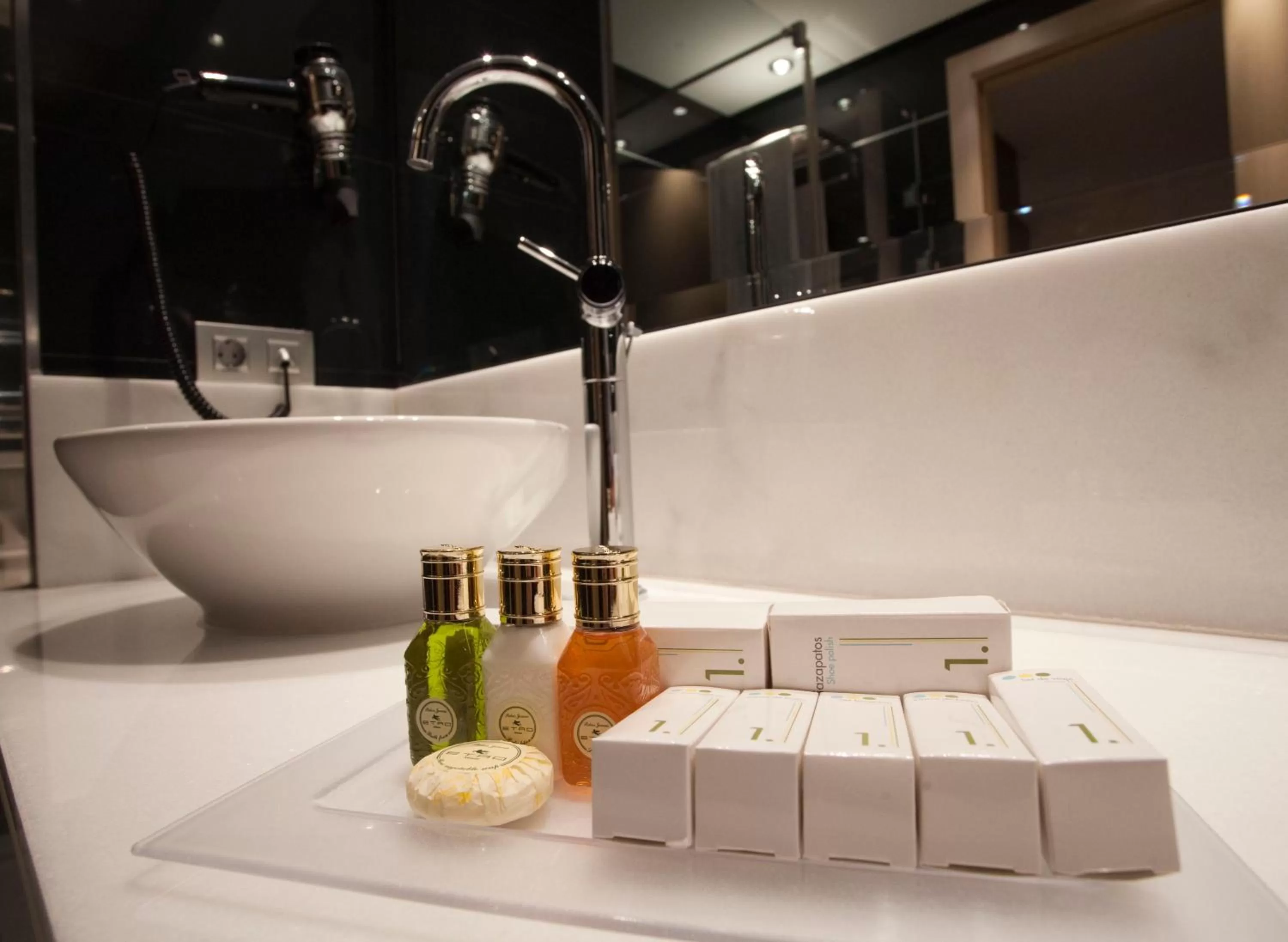 Bathroom in Nexus Valladolid Suites & Hotel